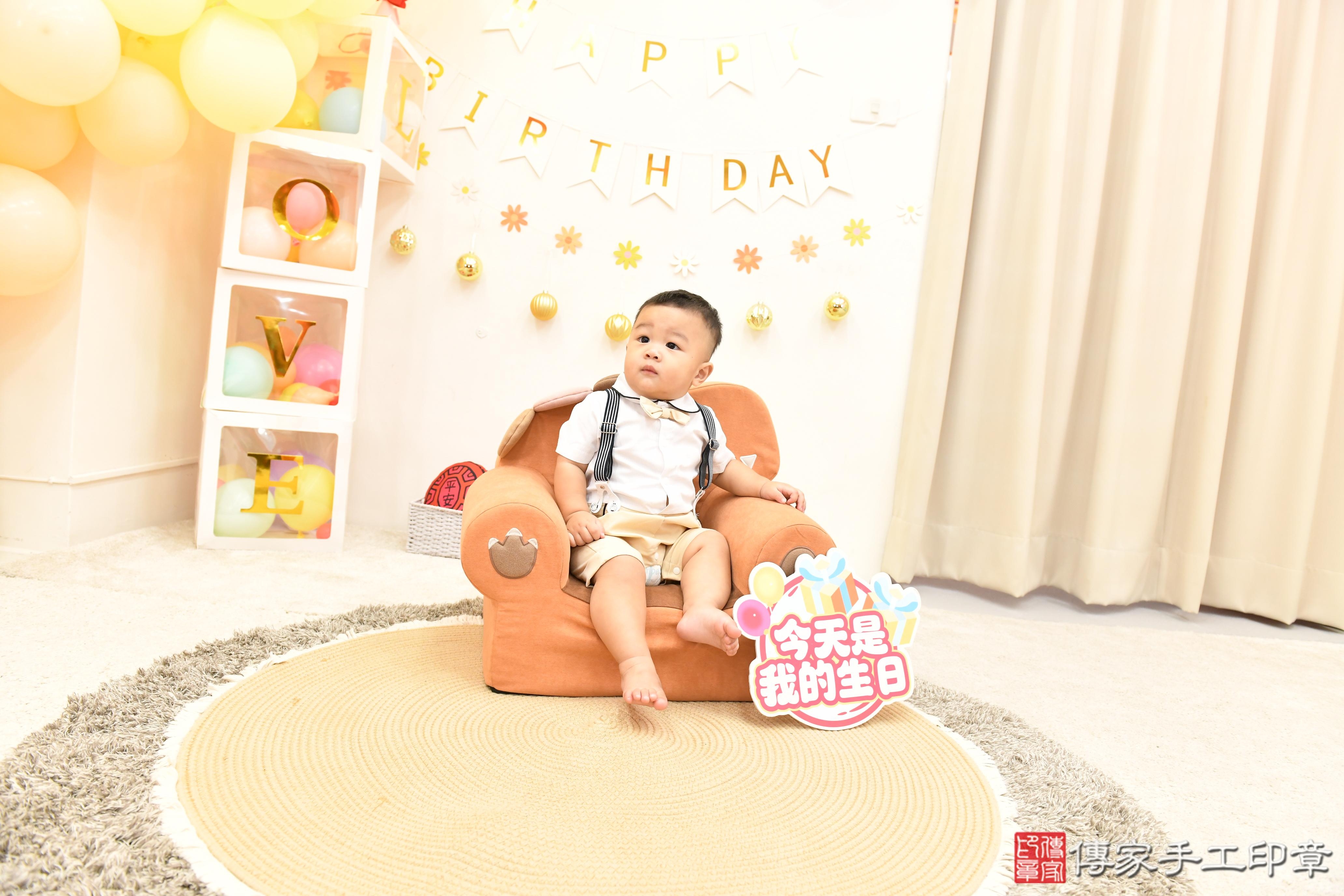 傳家手工印章高雄店、抓周、度脺、美式風會場、傳家嬰兒古禮、吉祥話、抓周道具物品24種、拍照。抓周證書。寶寶抓周、滿周歲、生日快樂、祝福 傳家手工印章高雄店、抓周、度脺、美式風會場、傳家嬰兒古禮、吉祥話、抓周道具物品24種、拍照。抓周證書。寶寶抓周、滿周歲、生日快樂、祝福