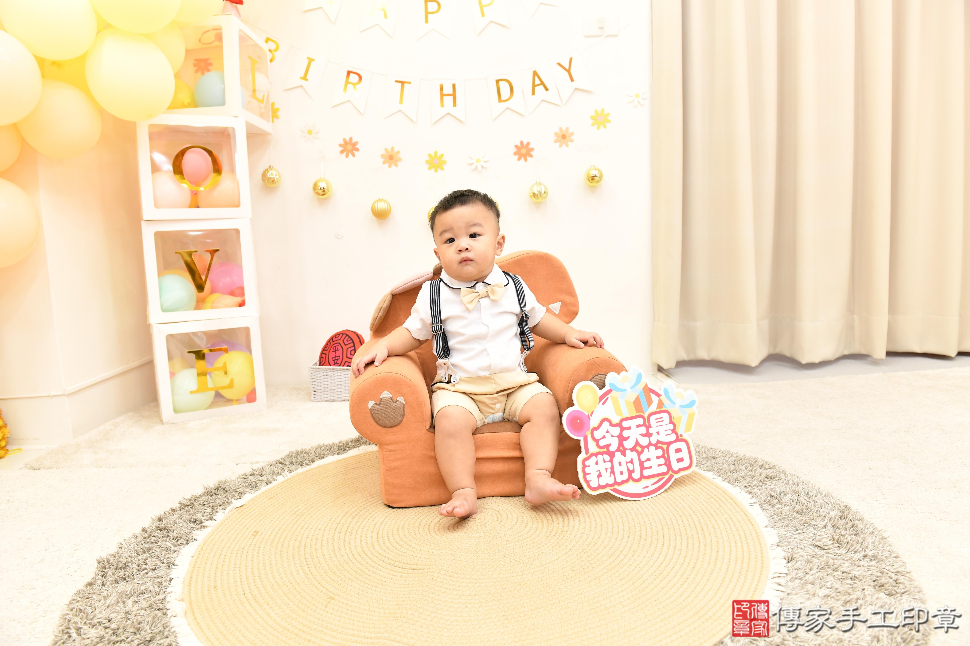 傳家手工印章高雄店、抓周、度脺、美式風會場、傳家嬰兒古禮、吉祥話、抓周道具物品24種、拍照。抓周證書。寶寶抓周、滿周歲、生日快樂、祝福 傳家手工印章高雄店、抓周、度脺、美式風會場、傳家嬰兒古禮、吉祥話、抓周道具物品24種、拍照。抓周證書。寶寶抓周、滿周歲、生日快樂、祝福