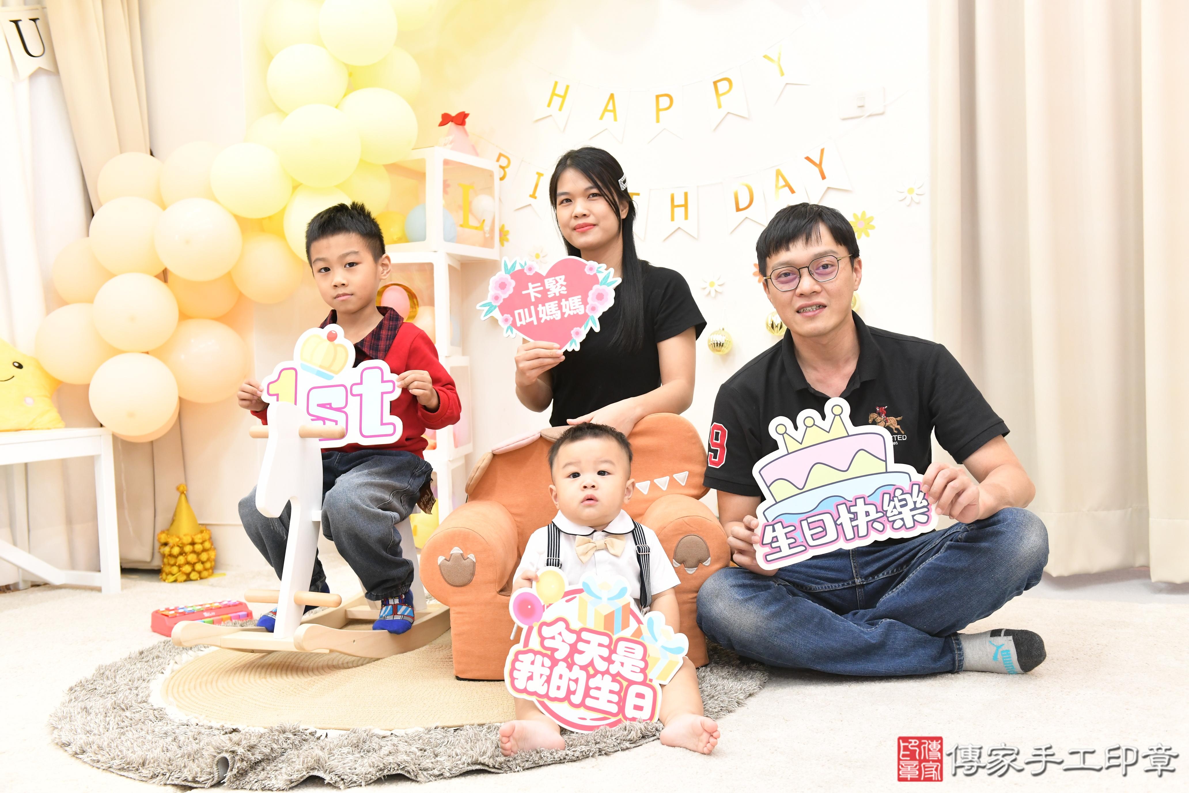 傳家手工印章高雄店、抓周、度脺、美式風會場、傳家嬰兒古禮、吉祥話、抓周道具物品24種、拍照。抓周證書。寶寶抓周、滿周歲、生日快樂、祝福 傳家手工印章高雄店、抓周、度脺、美式風會場、傳家嬰兒古禮、吉祥話、抓周道具物品24種、拍照。抓周證書。寶寶抓周、滿周歲、生日快樂、祝福