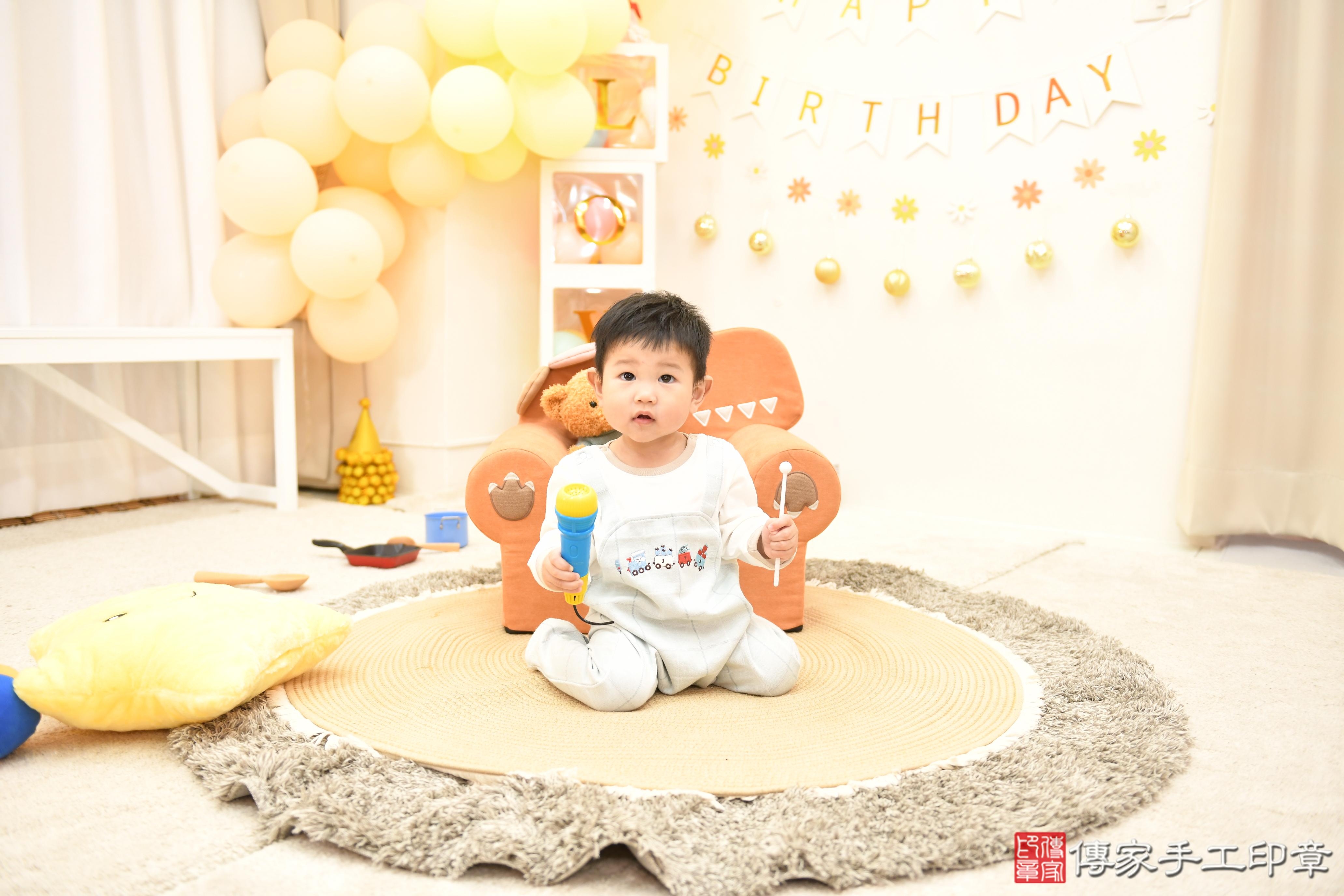 傳家手工印章高雄店、抓周、度脺、美式風會場、傳家嬰兒古禮、吉祥話、抓周道具物品24種、拍照。抓周證書。寶寶抓周、滿周歲、生日快樂、祝福