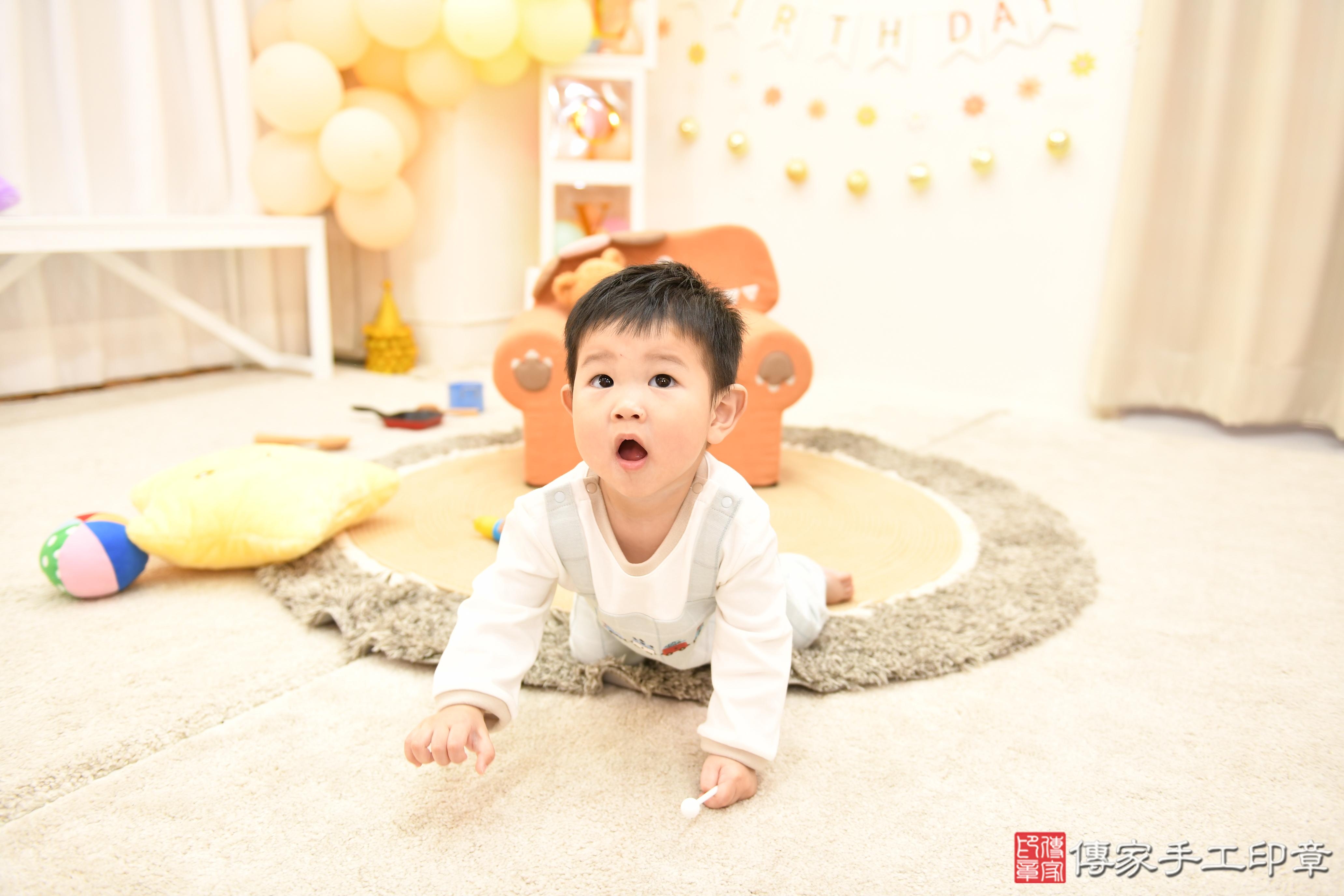 傳家手工印章高雄店、抓周、度脺、美式風會場、傳家嬰兒古禮、吉祥話、抓周道具物品24種、拍照。抓周證書。寶寶抓周、滿周歲、生日快樂、祝福