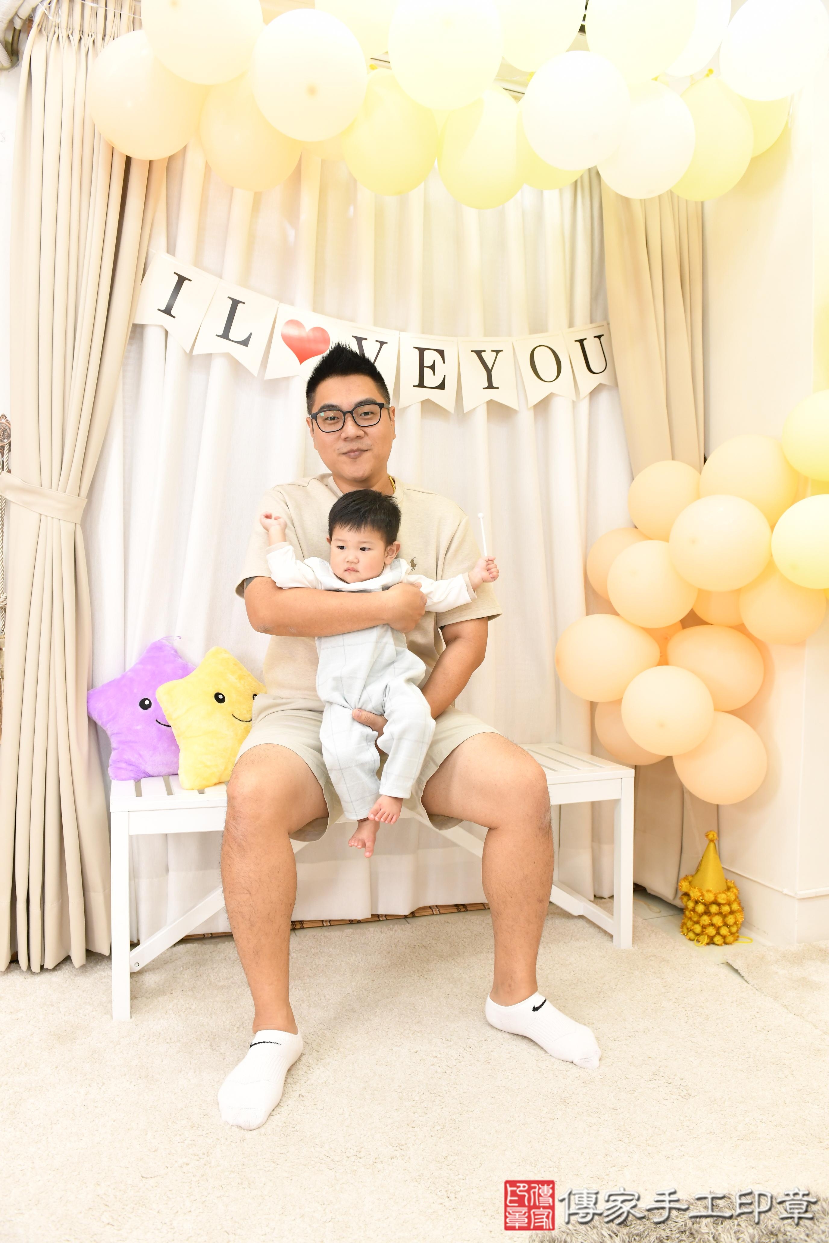 傳家手工印章高雄店、抓周、度脺、美式風會場、傳家嬰兒古禮、吉祥話、抓周道具物品24種、拍照。抓周證書。寶寶抓周、滿周歲、生日快樂、祝福