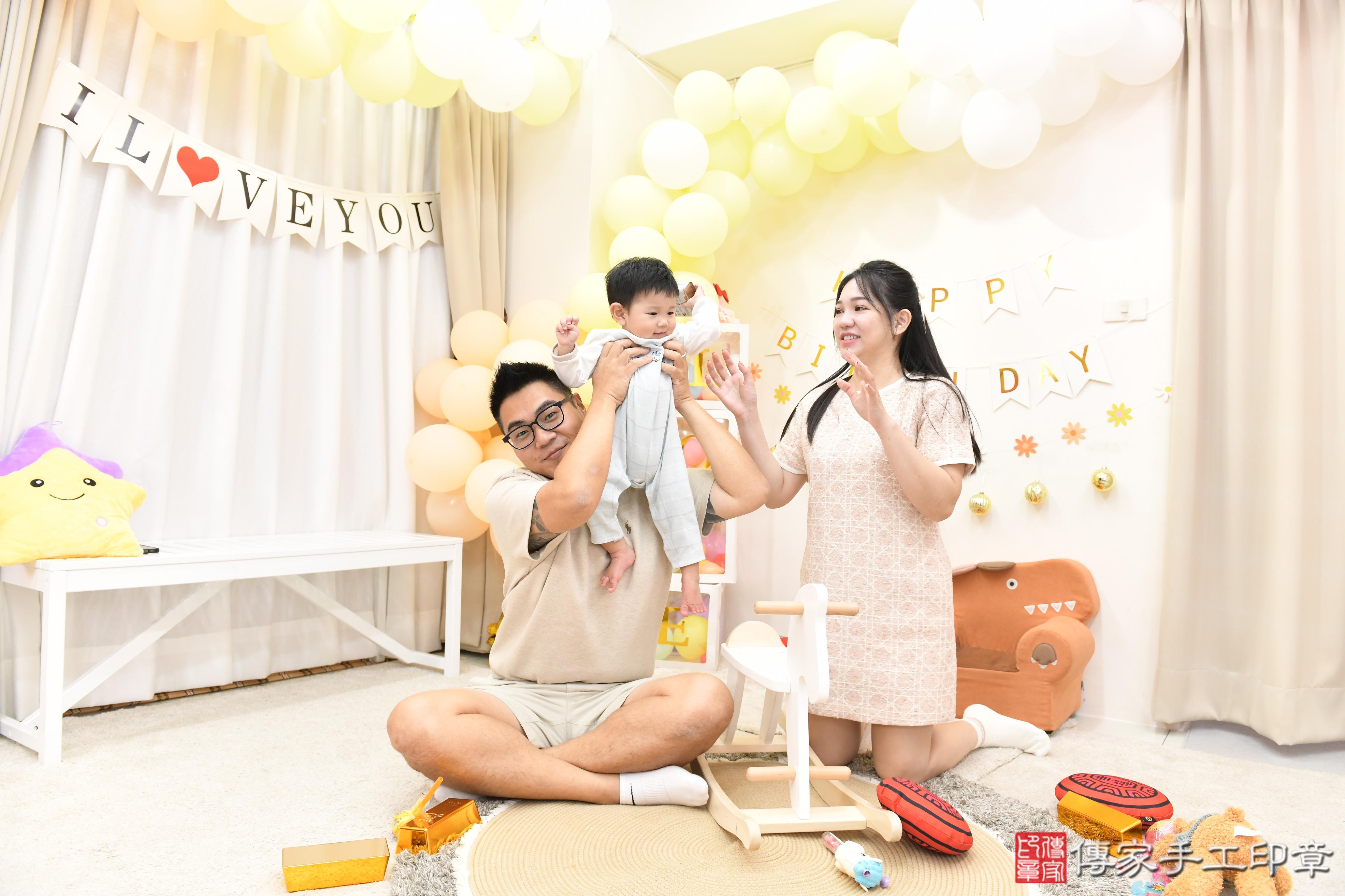 傳家手工印章高雄店、抓周、度脺、美式風會場、傳家嬰兒古禮、吉祥話、抓周道具物品24種、拍照。抓周證書。寶寶抓周、滿周歲、生日快樂、祝福