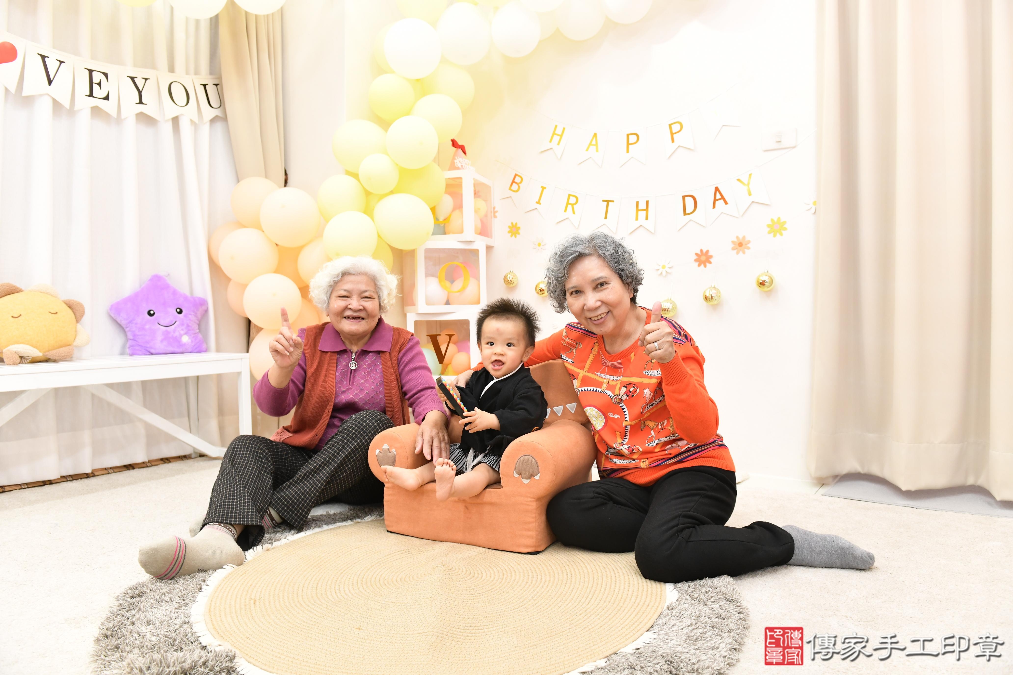 傳家手工印章高雄店、抓周、度脺、美式風會場、傳家嬰兒古禮、吉祥話、抓周道具物品24種、拍照。抓周證書。寶寶抓周、滿周歲、生日快樂、祝福