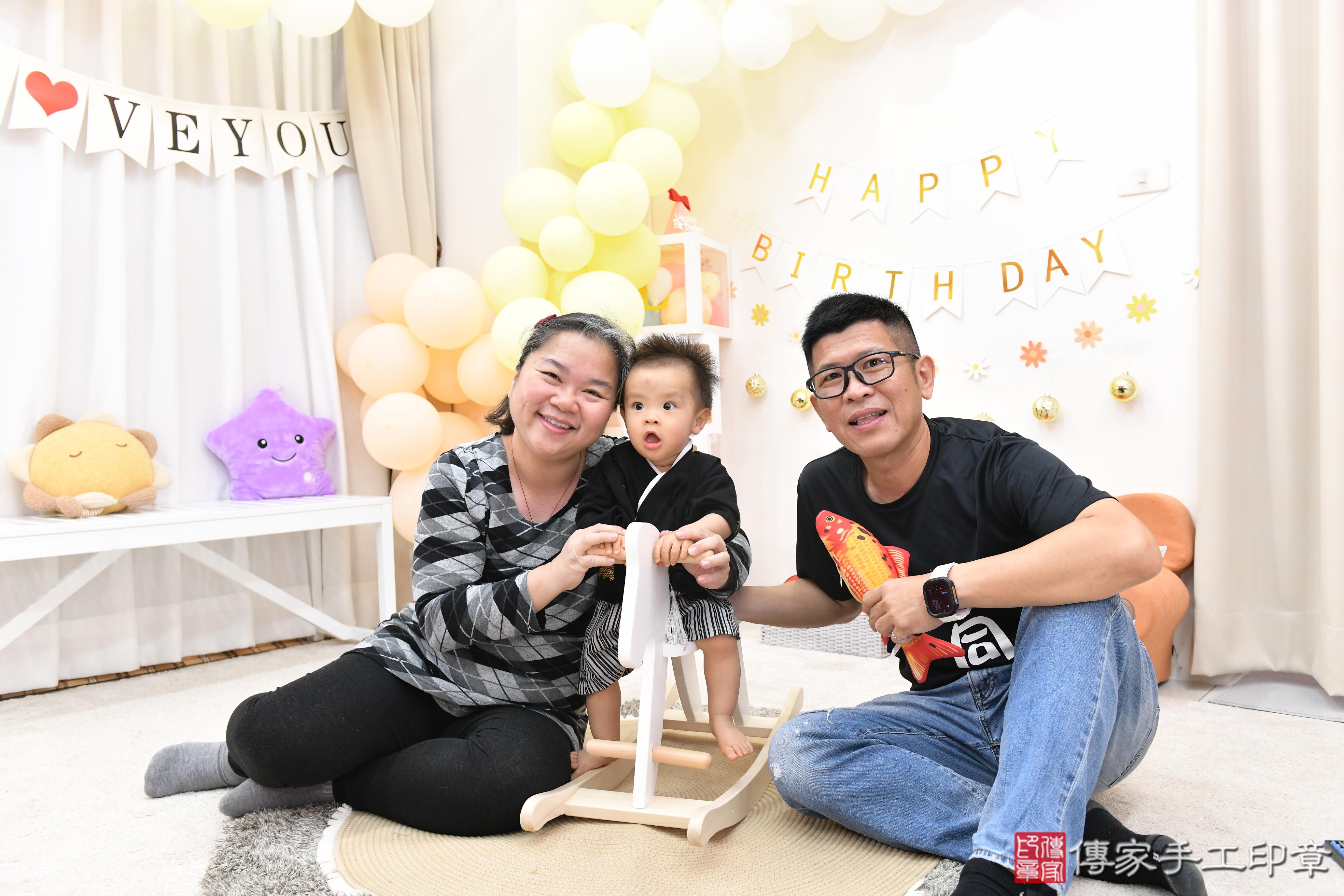 傳家手工印章高雄店、抓周、度脺、美式風會場、傳家嬰兒古禮、吉祥話、抓周道具物品24種、拍照。抓周證書。寶寶抓周、滿周歲、生日快樂、祝福