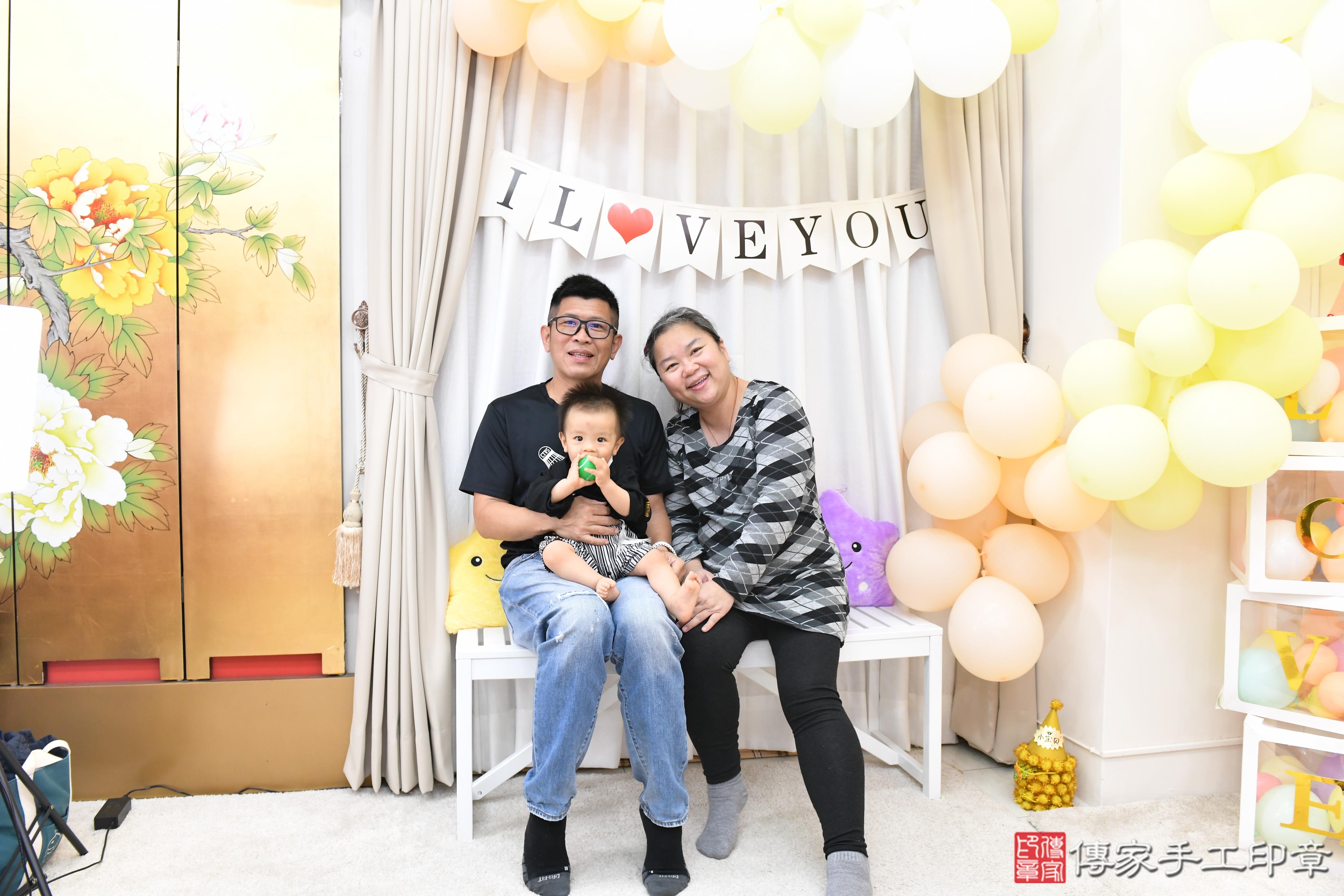 傳家手工印章高雄店、抓周、度脺、美式風會場、傳家嬰兒古禮、吉祥話、抓周道具物品24種、拍照。抓周證書。寶寶抓周、滿周歲、生日快樂、祝福