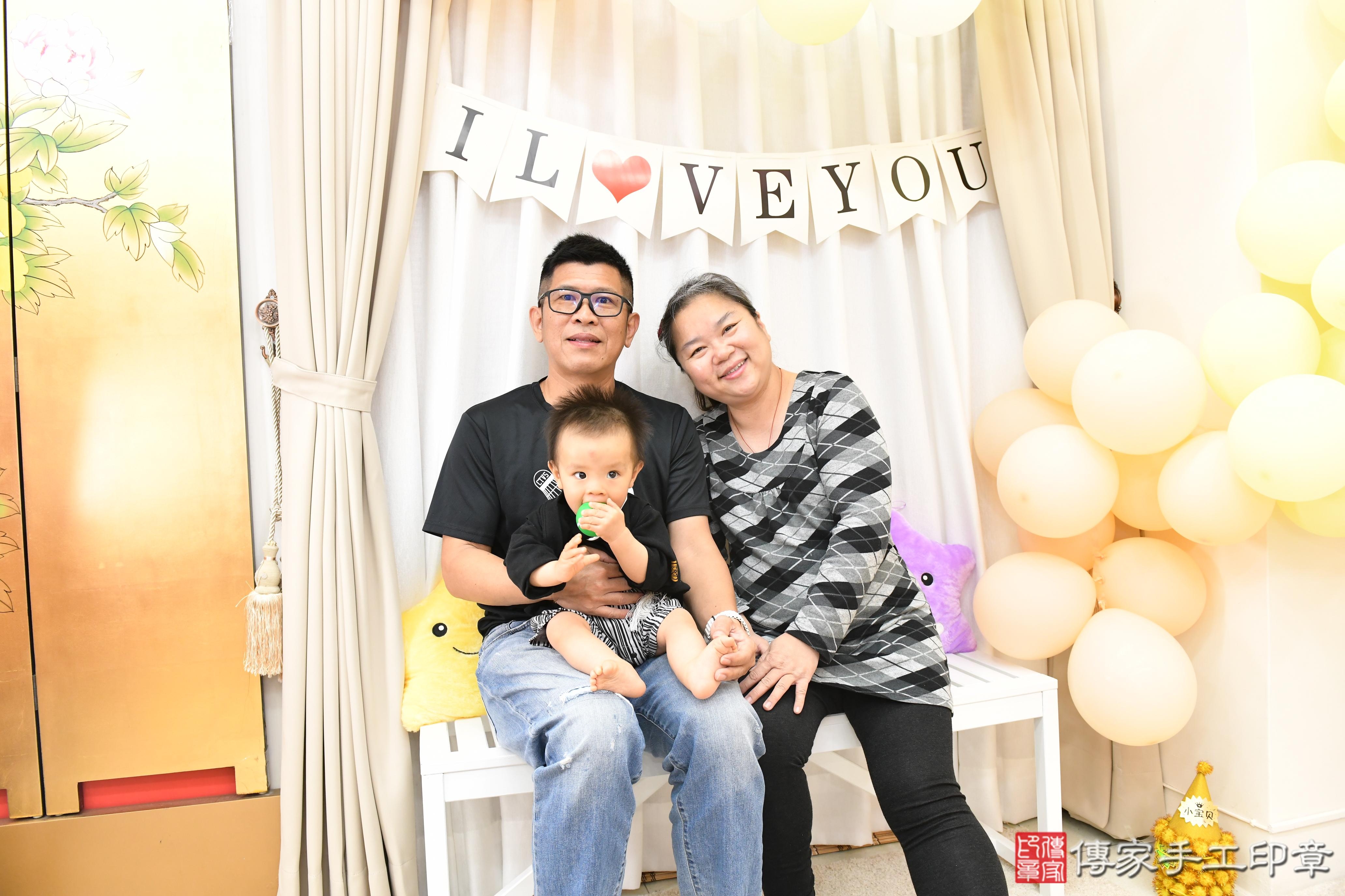 傳家手工印章高雄店、抓周、度脺、美式風會場、傳家嬰兒古禮、吉祥話、抓周道具物品24種、拍照。抓周證書。寶寶抓周、滿周歲、生日快樂、祝福