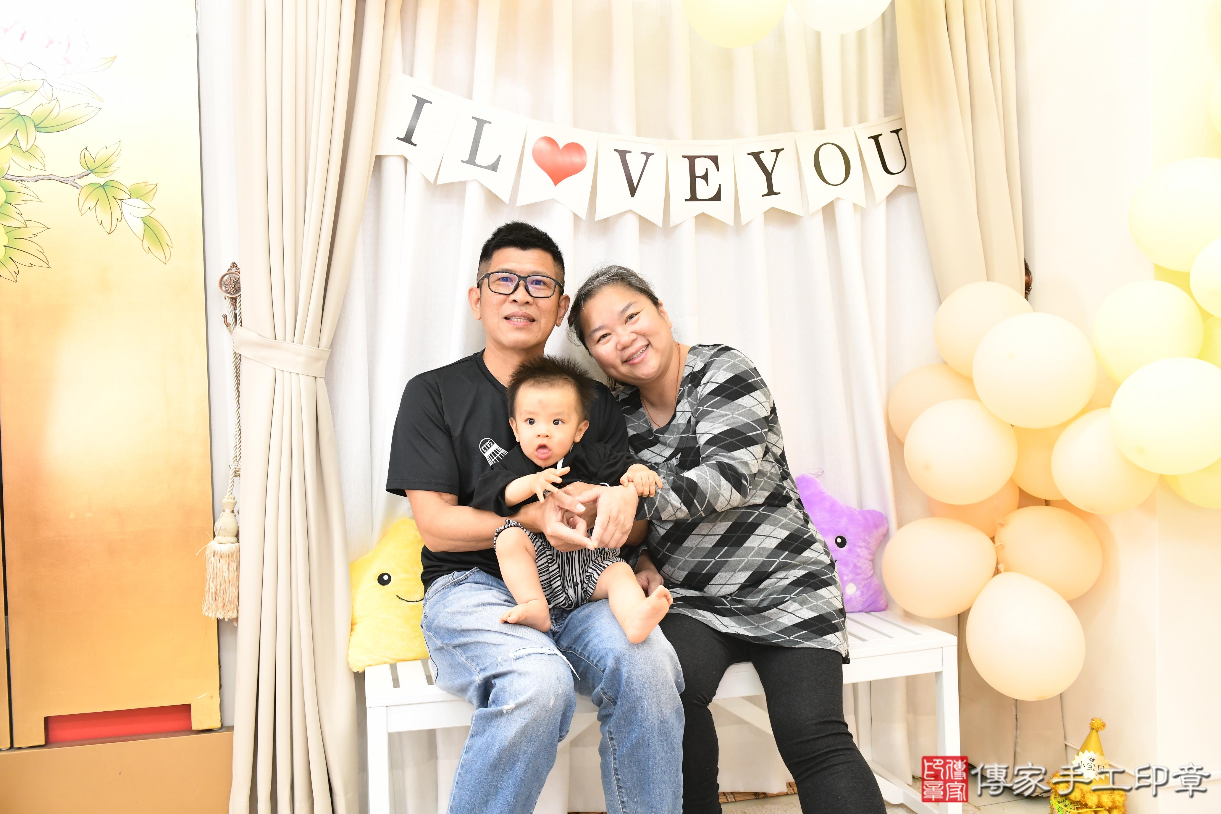 傳家手工印章高雄店、抓周、度脺、美式風會場、傳家嬰兒古禮、吉祥話、抓周道具物品24種、拍照。抓周證書。寶寶抓周、滿周歲、生日快樂、祝福