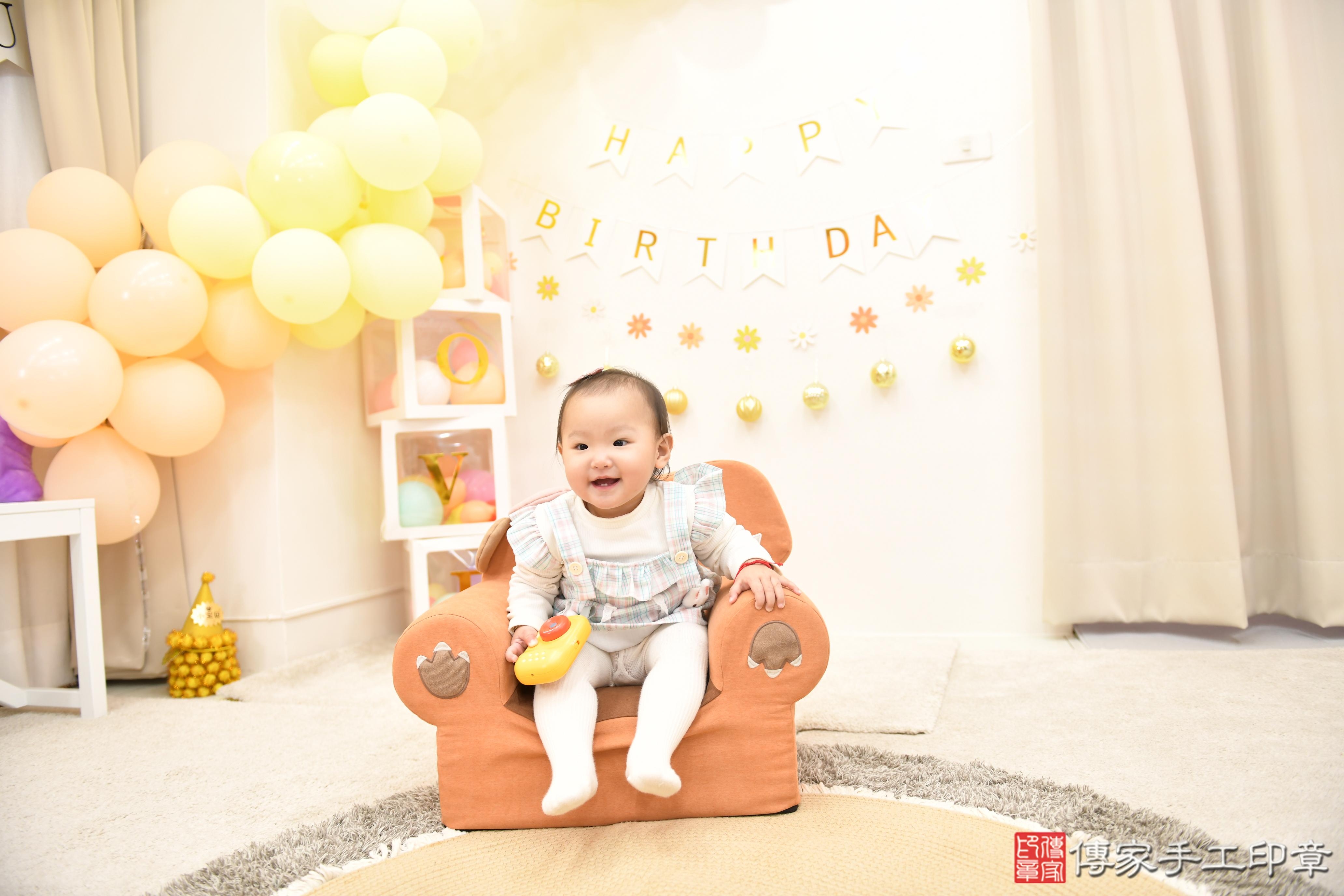 傳家手工印章高雄店、抓周、度脺、美式風會場、傳家嬰兒古禮、吉祥話、抓周道具物品24種、拍照。抓周證書。寶寶抓周、滿周歲、生日快樂、祝福 傳家手工印章高雄店、抓周、度脺、美式風會場、傳家嬰兒古禮、吉祥話、抓周道具物品24種、拍照。抓周證書。寶寶抓周、滿周歲、生日快樂、祝福