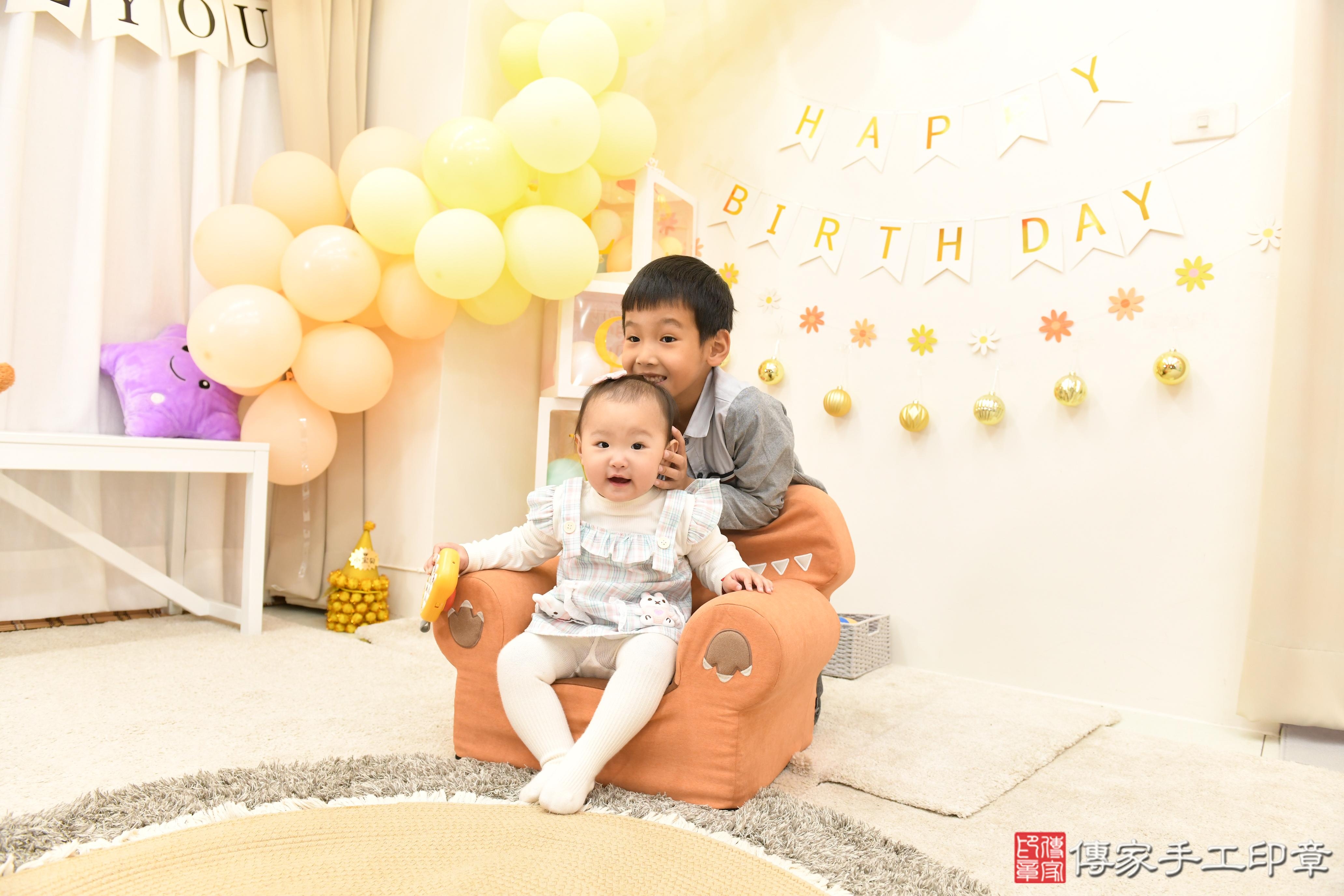 傳家手工印章高雄店、抓周、度脺、美式風會場、傳家嬰兒古禮、吉祥話、抓周道具物品24種、拍照。抓周證書。寶寶抓周、滿周歲、生日快樂、祝福 傳家手工印章高雄店、抓周、度脺、美式風會場、傳家嬰兒古禮、吉祥話、抓周道具物品24種、拍照。抓周證書。寶寶抓周、滿周歲、生日快樂、祝福