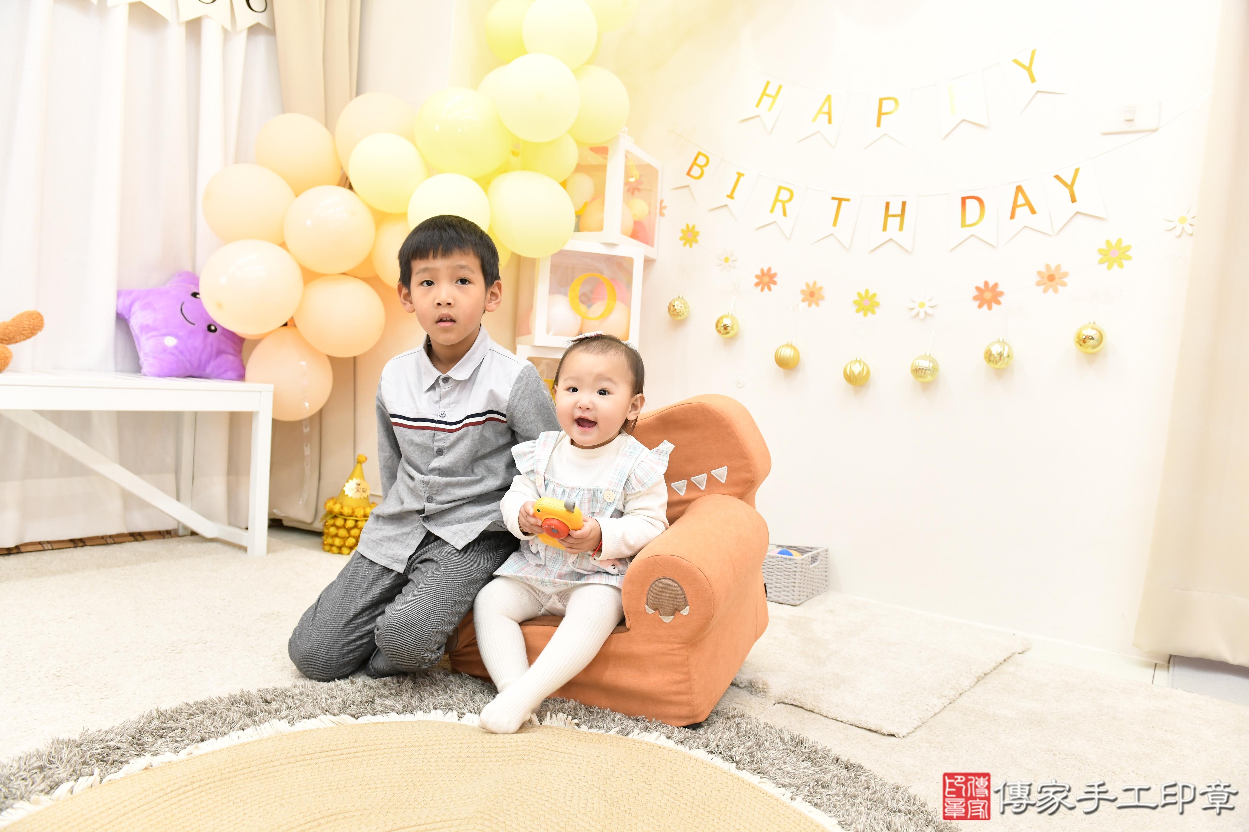 傳家手工印章高雄店、抓周、度脺、美式風會場、傳家嬰兒古禮、吉祥話、抓周道具物品24種、拍照。抓周證書。寶寶抓周、滿周歲、生日快樂、祝福 傳家手工印章高雄店、抓周、度脺、美式風會場、傳家嬰兒古禮、吉祥話、抓周道具物品24種、拍照。抓周證書。寶寶抓周、滿周歲、生日快樂、祝福