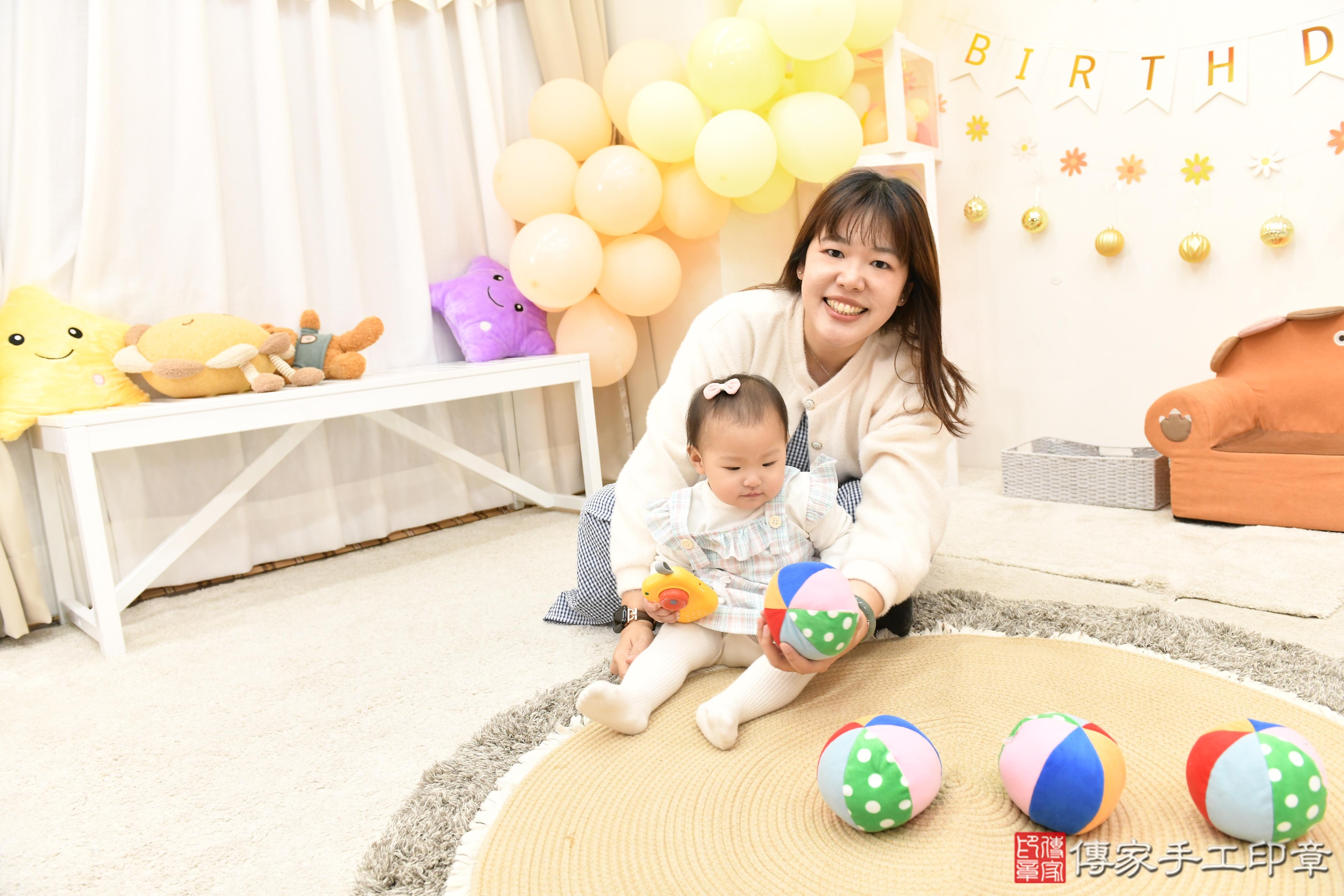 傳家手工印章高雄店、抓周、度脺、美式風會場、傳家嬰兒古禮、吉祥話、抓周道具物品24種、拍照。抓周證書。寶寶抓周、滿周歲、生日快樂、祝福 傳家手工印章高雄店、抓周、度脺、美式風會場、傳家嬰兒古禮、吉祥話、抓周道具物品24種、拍照。抓周證書。寶寶抓周、滿周歲、生日快樂、祝福