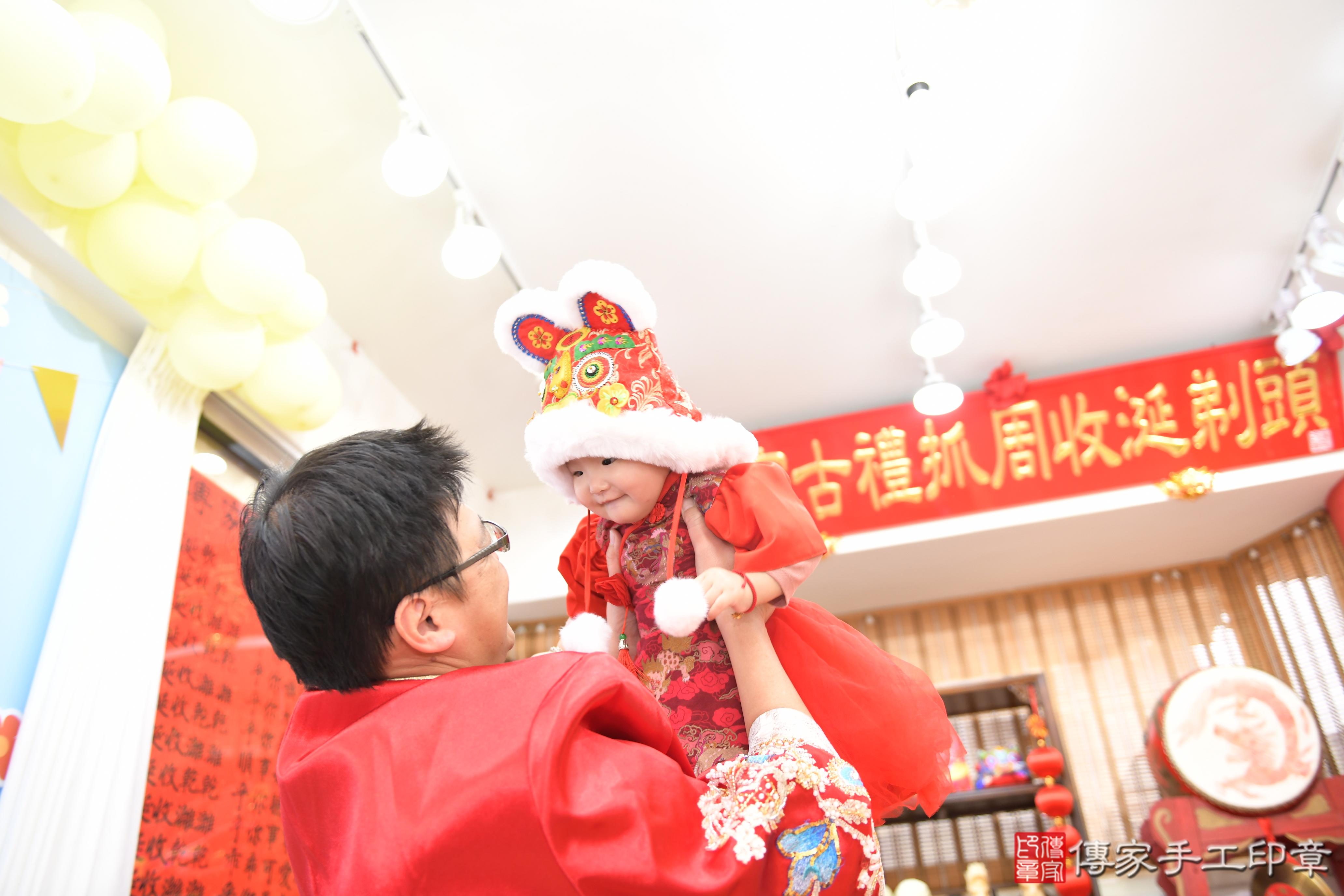 傳家手工印章高雄店、抓周、度脺、美式風會場、傳家嬰兒古禮、吉祥話、抓周道具物品24種、拍照。抓周證書。寶寶抓周、滿周歲、生日快樂、祝福 傳家手工印章高雄店、抓周、度脺、美式風會場、傳家嬰兒古禮、吉祥話、抓周道具物品24種、拍照。抓周證書。寶寶抓周、滿周歲、生日快樂、祝福