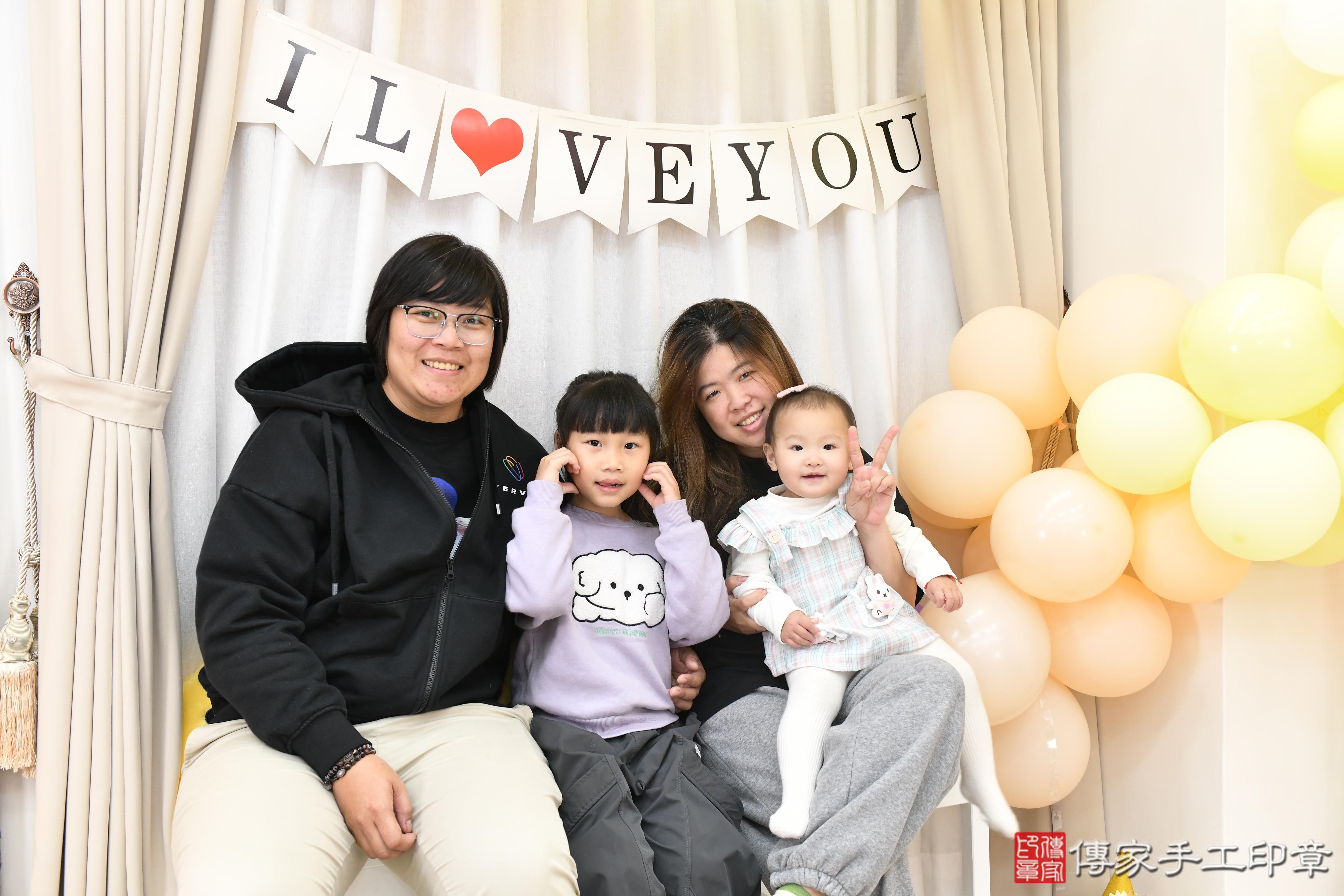 傳家手工印章高雄店、抓周、度脺、美式風會場、傳家嬰兒古禮、吉祥話、抓周道具物品24種、拍照。抓周證書。寶寶抓周、滿周歲、生日快樂、祝福 傳家手工印章高雄店、抓周、度脺、美式風會場、傳家嬰兒古禮、吉祥話、抓周道具物品24種、拍照。抓周證書。寶寶抓周、滿周歲、生日快樂、祝福