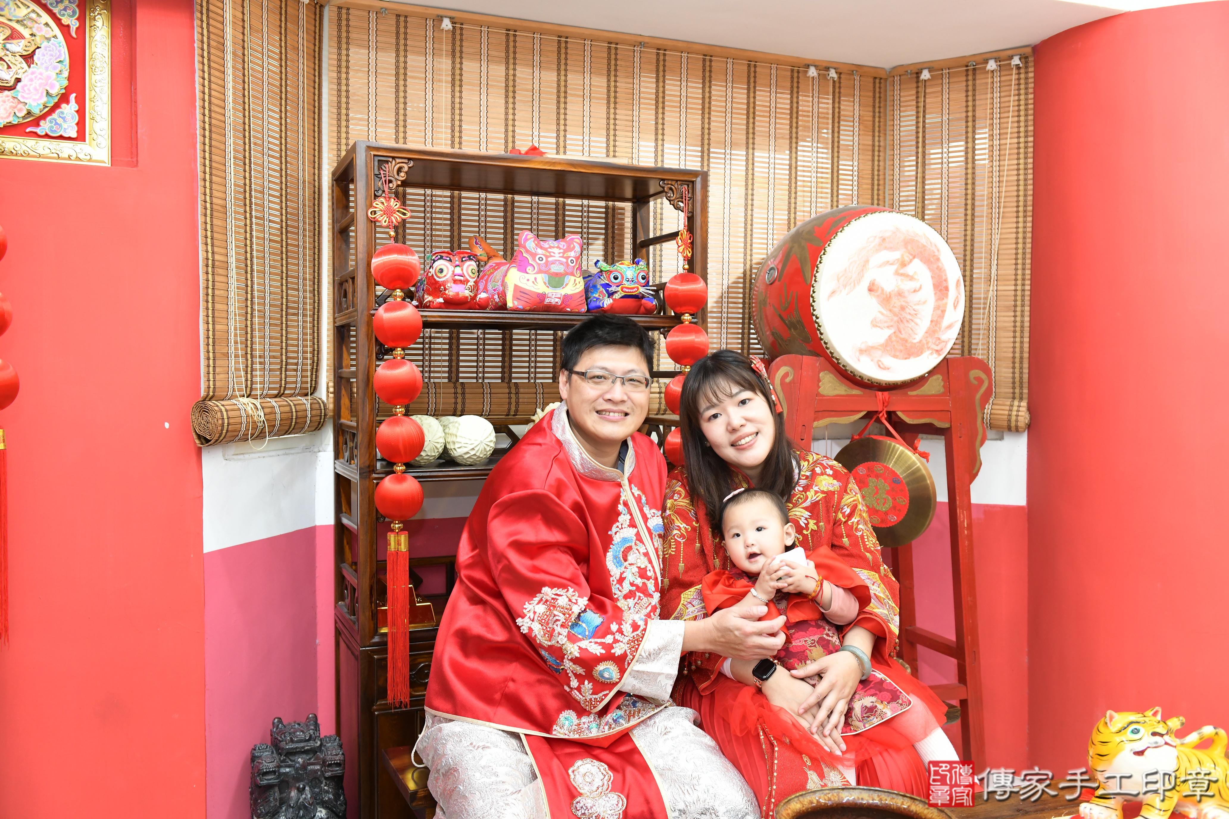 傳家手工印章高雄店、抓周、度脺、美式風會場、傳家嬰兒古禮、吉祥話、抓周道具物品24種、拍照。抓周證書。寶寶抓周、滿周歲、生日快樂、祝福 傳家手工印章高雄店、抓周、度脺、美式風會場、傳家嬰兒古禮、吉祥話、抓周道具物品24種、拍照。抓周證書。寶寶抓周、滿周歲、生日快樂、祝福