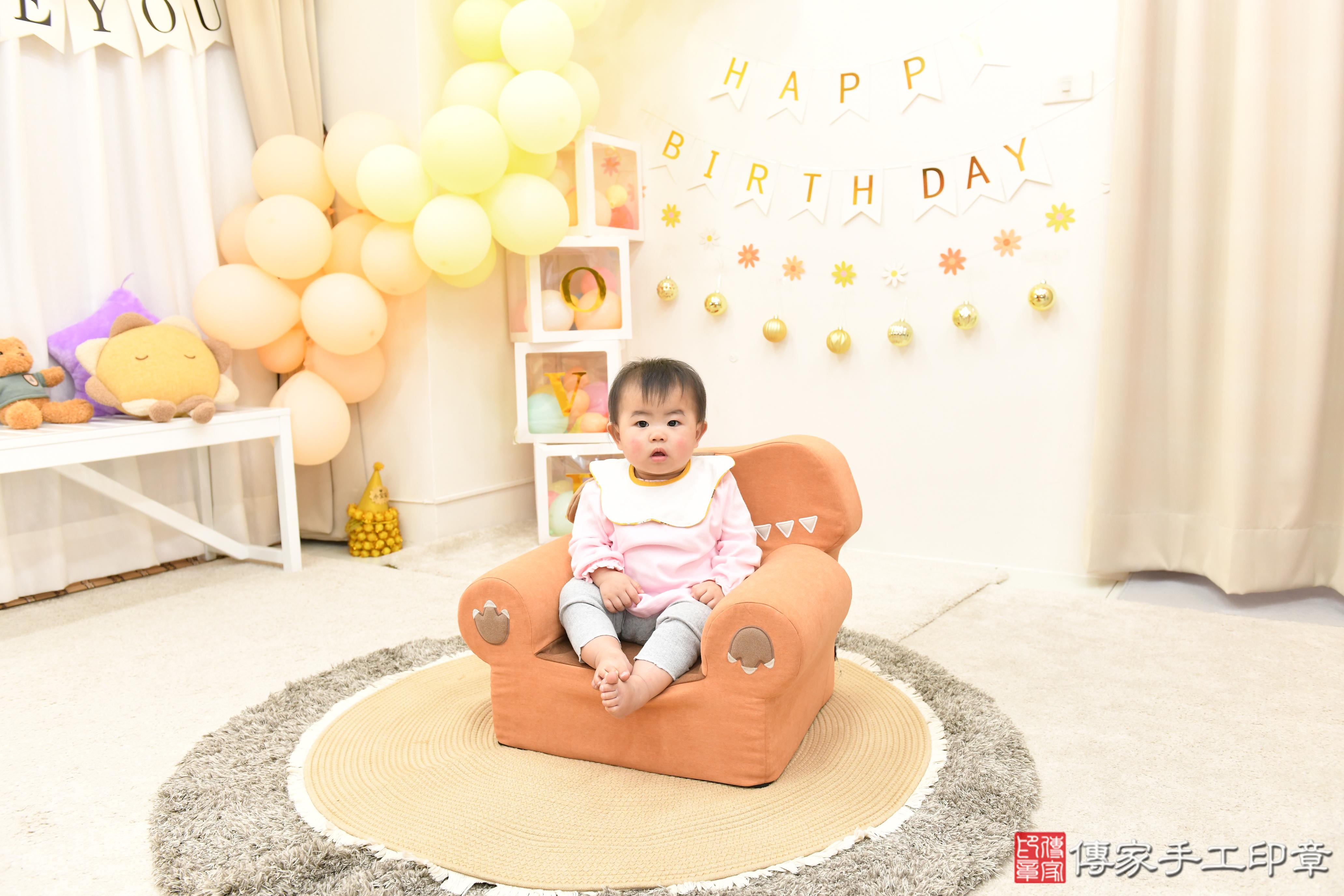 傳家手工印章高雄店、抓周、度脺、美式風會場、傳家嬰兒古禮、吉祥話、抓周道具物品24種、拍照。抓周證書。寶寶抓周、滿周歲、生日快樂、祝福