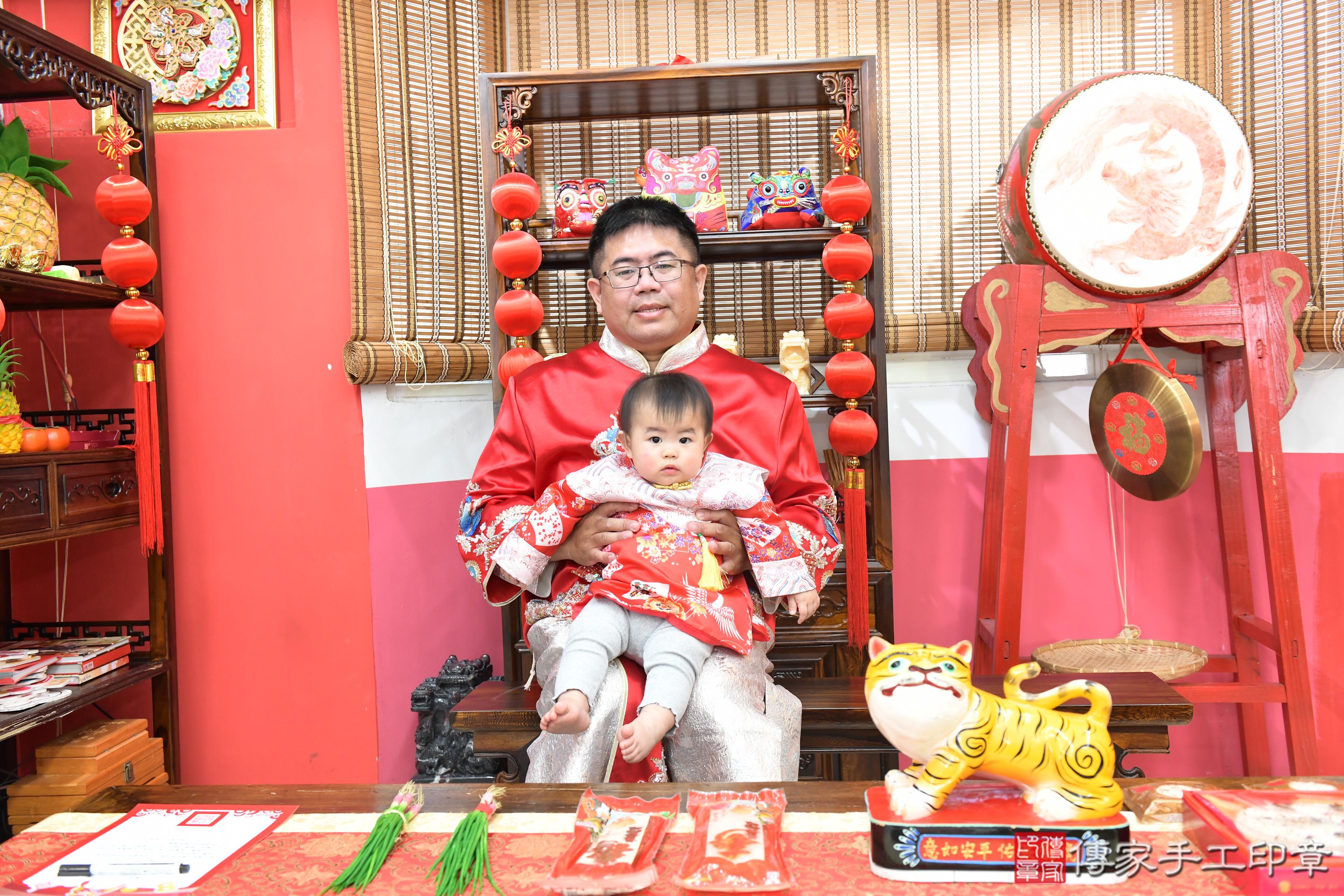 傳家手工印章高雄店、抓周、度脺、美式風會場、傳家嬰兒古禮、吉祥話、抓周道具物品24種、拍照。抓周證書。寶寶抓周、滿周歲、生日快樂、祝福