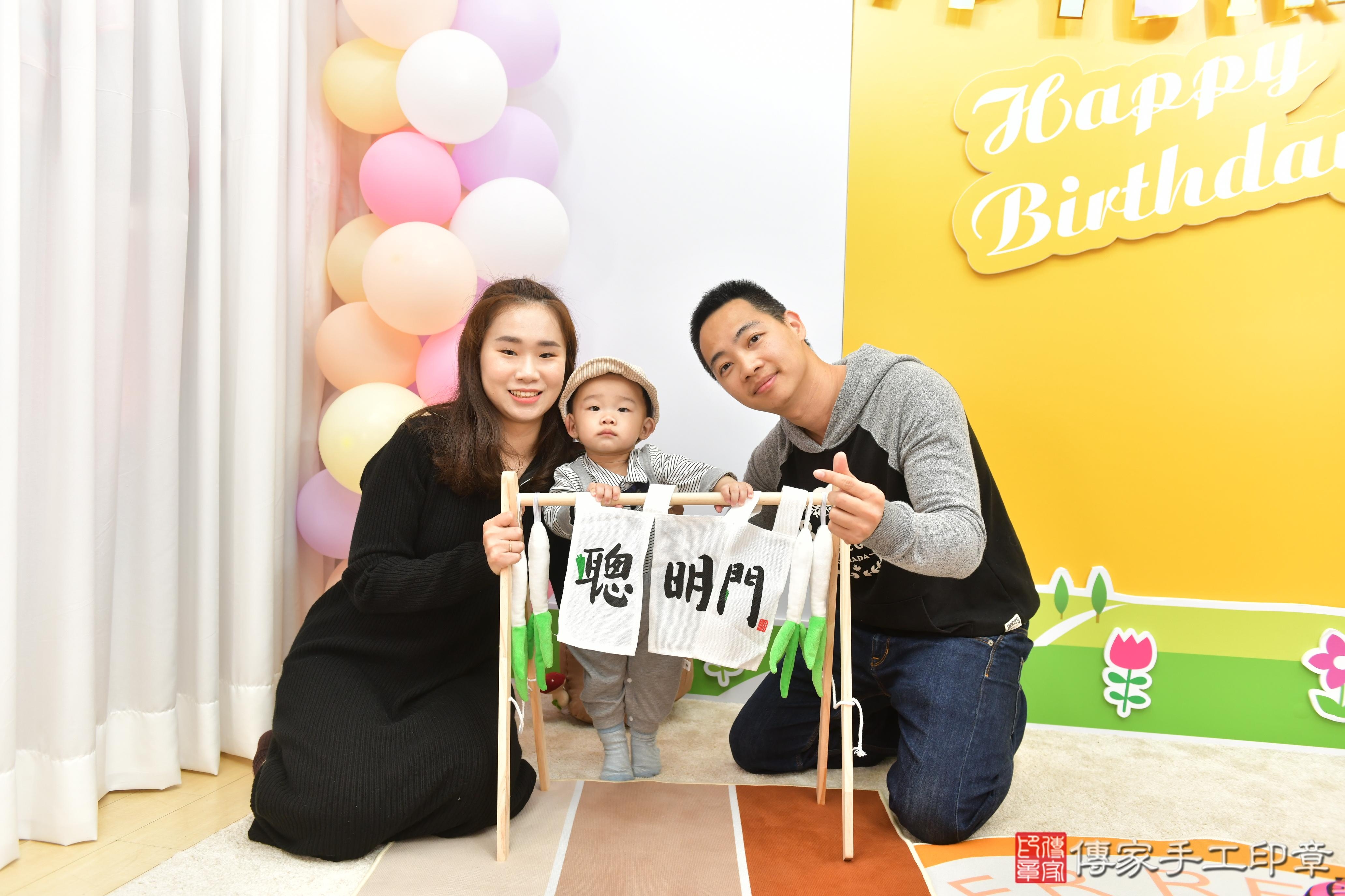 傳家手工印章台中店、抓周、度脺、美式風會場、傳家嬰兒古禮、吉祥話、抓周道具物品24種、拍照。抓周證書。寶寶抓周、滿周歲、生日快樂、祝福