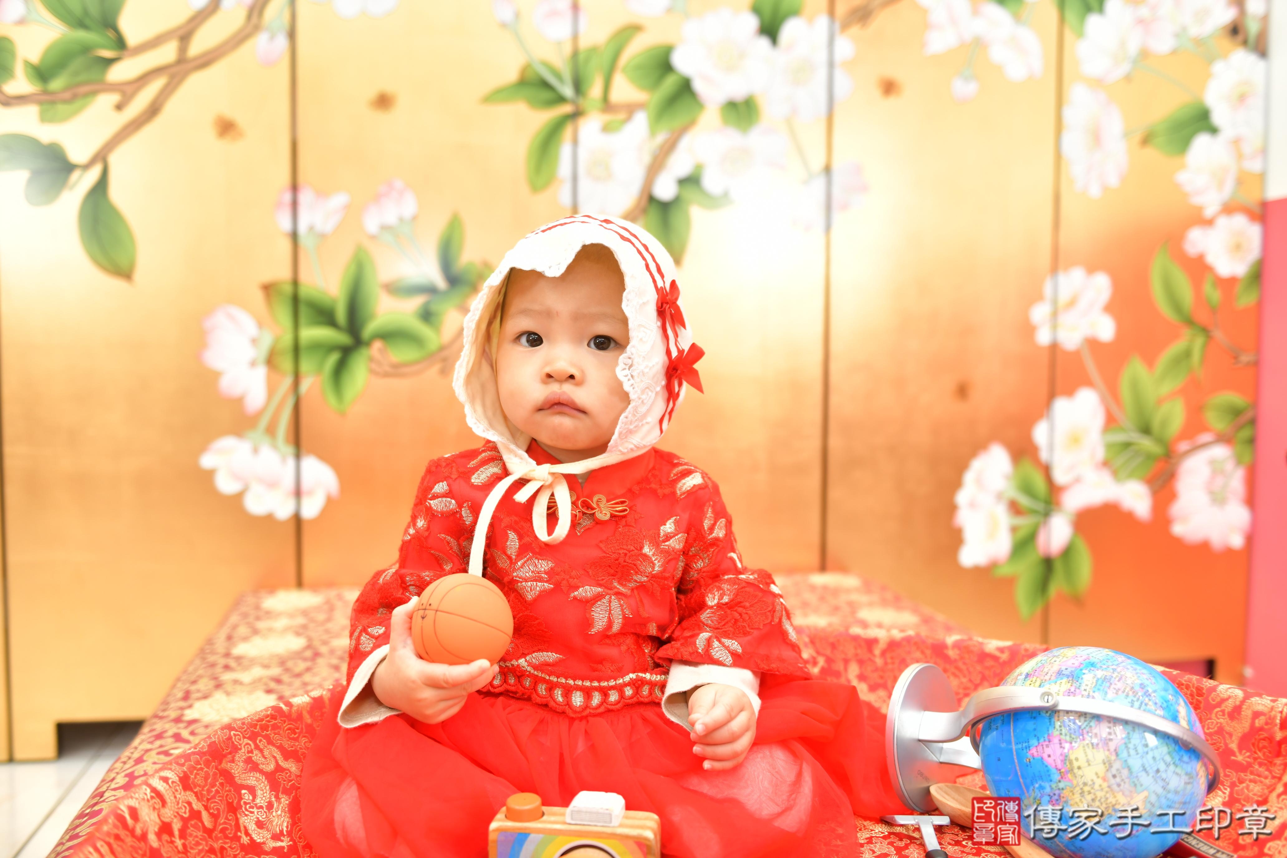 傳家手工印章台中店、抓周、度脺、美式風會場、傳家嬰兒古禮、吉祥話、抓周道具物品24種、拍照。抓周證書。寶寶抓周、滿周歲、生日快樂、祝福 傳家手工印章台中店、抓周、度脺、美式風會場、傳家嬰兒古禮、吉祥話、抓周道具物品24種、拍照。抓周證書。寶寶抓周、滿周歲、生日快樂、祝福