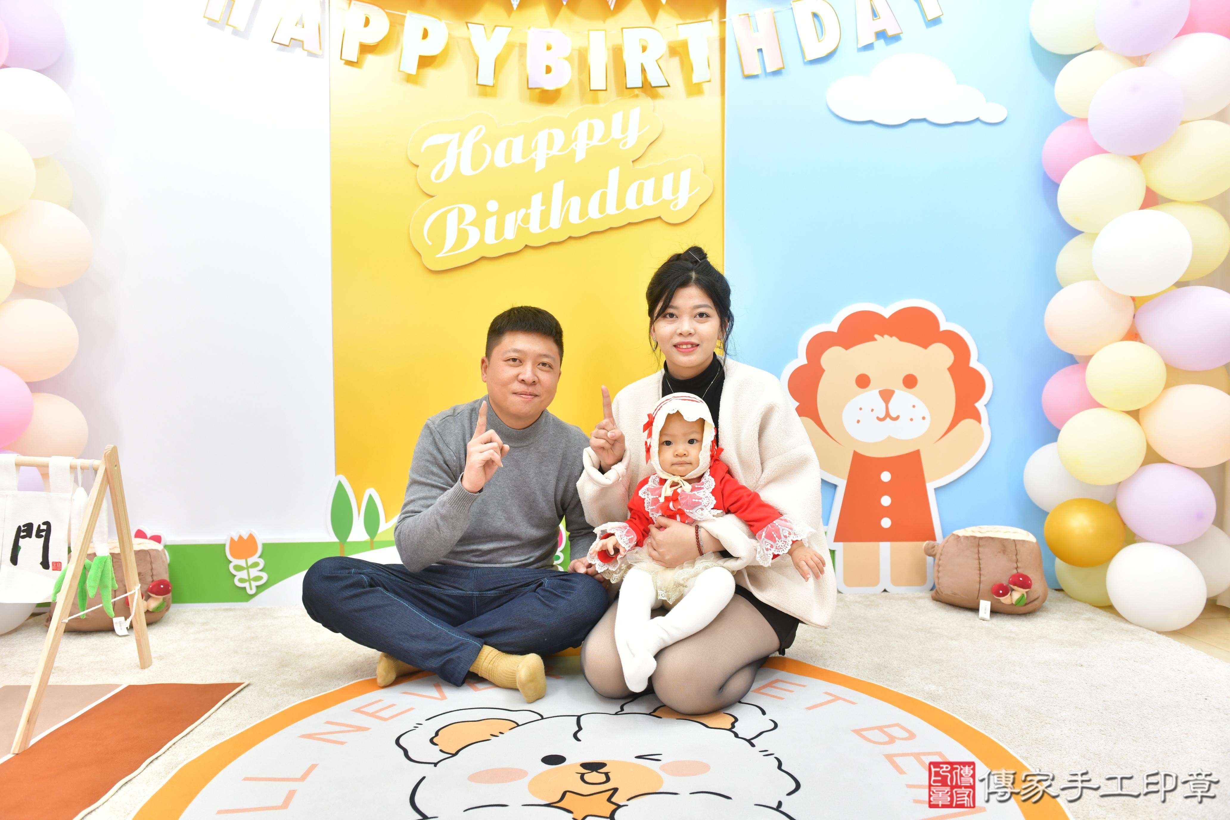 傳家手工印章台中店、抓周、度脺、美式風會場、傳家嬰兒古禮、吉祥話、抓周道具物品24種、拍照。抓周證書。寶寶抓周、滿周歲、生日快樂、祝福 傳家手工印章台中店、抓周、度脺、美式風會場、傳家嬰兒古禮、吉祥話、抓周道具物品24種、拍照。抓周證書。寶寶抓周、滿周歲、生日快樂、祝福