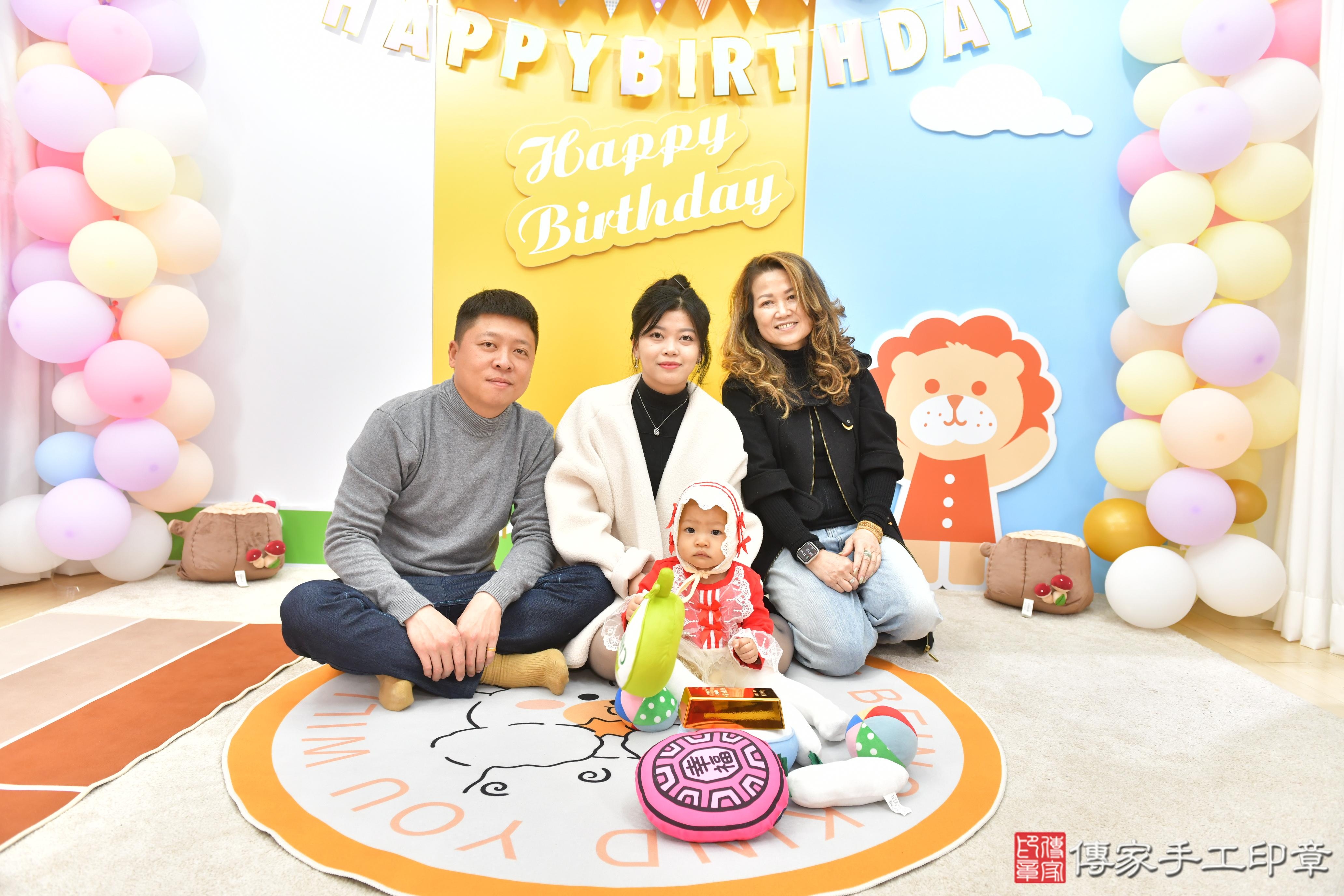 傳家手工印章台中店、抓周、度脺、美式風會場、傳家嬰兒古禮、吉祥話、抓周道具物品24種、拍照。抓周證書。寶寶抓周、滿周歲、生日快樂、祝福 傳家手工印章台中店、抓周、度脺、美式風會場、傳家嬰兒古禮、吉祥話、抓周道具物品24種、拍照。抓周證書。寶寶抓周、滿周歲、生日快樂、祝福