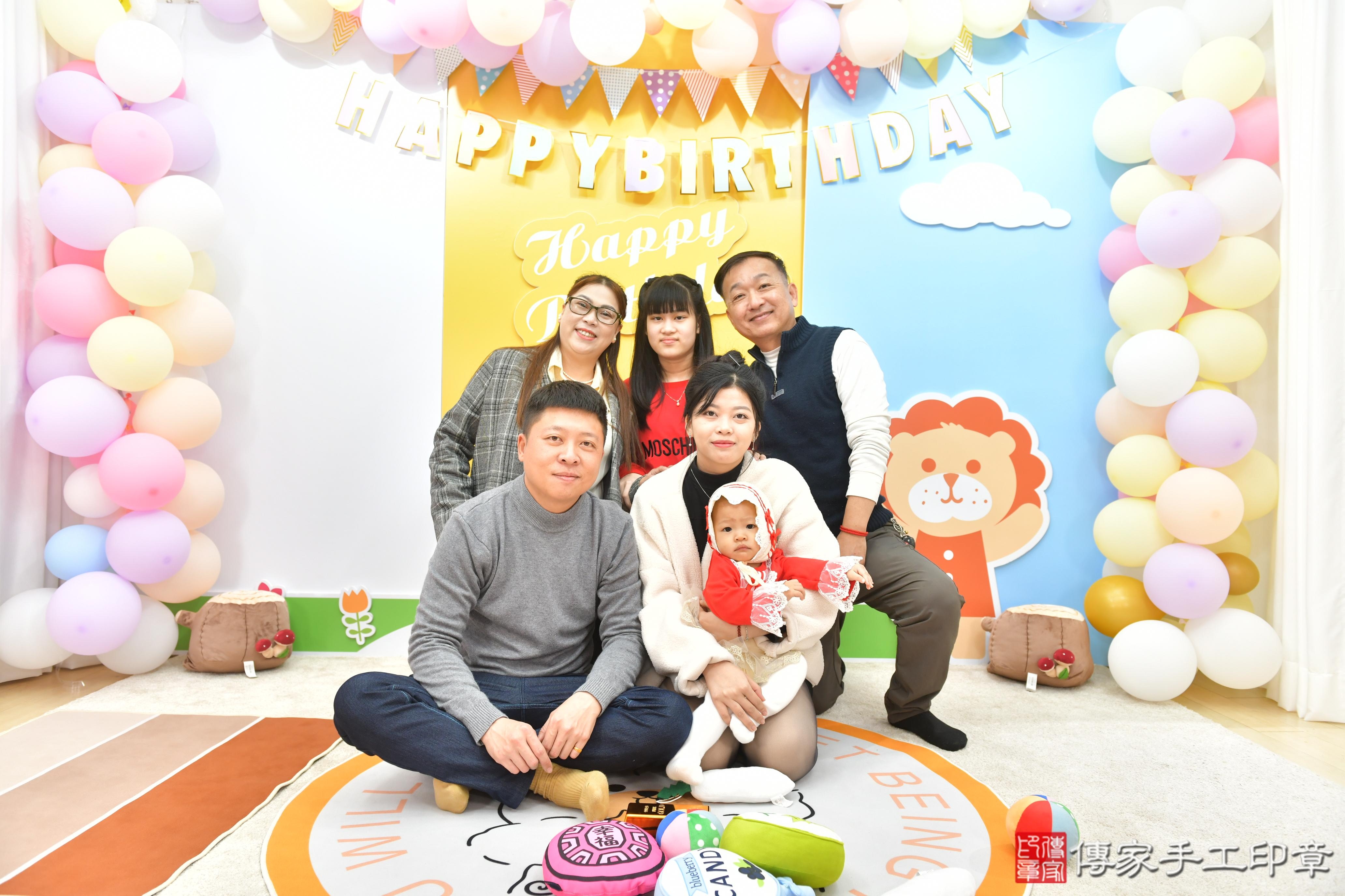 傳家手工印章台中店、抓周、度脺、美式風會場、傳家嬰兒古禮、吉祥話、抓周道具物品24種、拍照。抓周證書。寶寶抓周、滿周歲、生日快樂、祝福 傳家手工印章台中店、抓周、度脺、美式風會場、傳家嬰兒古禮、吉祥話、抓周道具物品24種、拍照。抓周證書。寶寶抓周、滿周歲、生日快樂、祝福