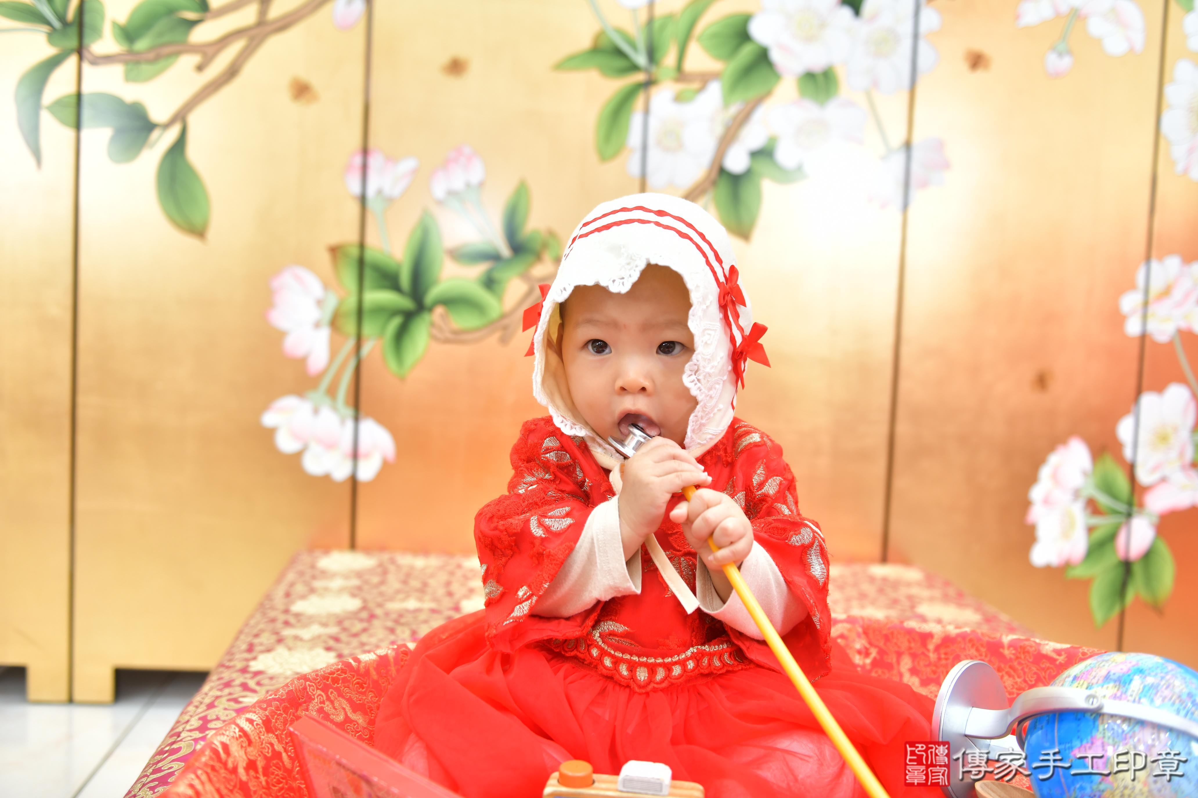 傳家手工印章台中店、抓周、度脺、美式風會場、傳家嬰兒古禮、吉祥話、抓周道具物品24種、拍照。抓周證書。寶寶抓周、滿周歲、生日快樂、祝福 傳家手工印章台中店、抓周、度脺、美式風會場、傳家嬰兒古禮、吉祥話、抓周道具物品24種、拍照。抓周證書。寶寶抓周、滿周歲、生日快樂、祝福