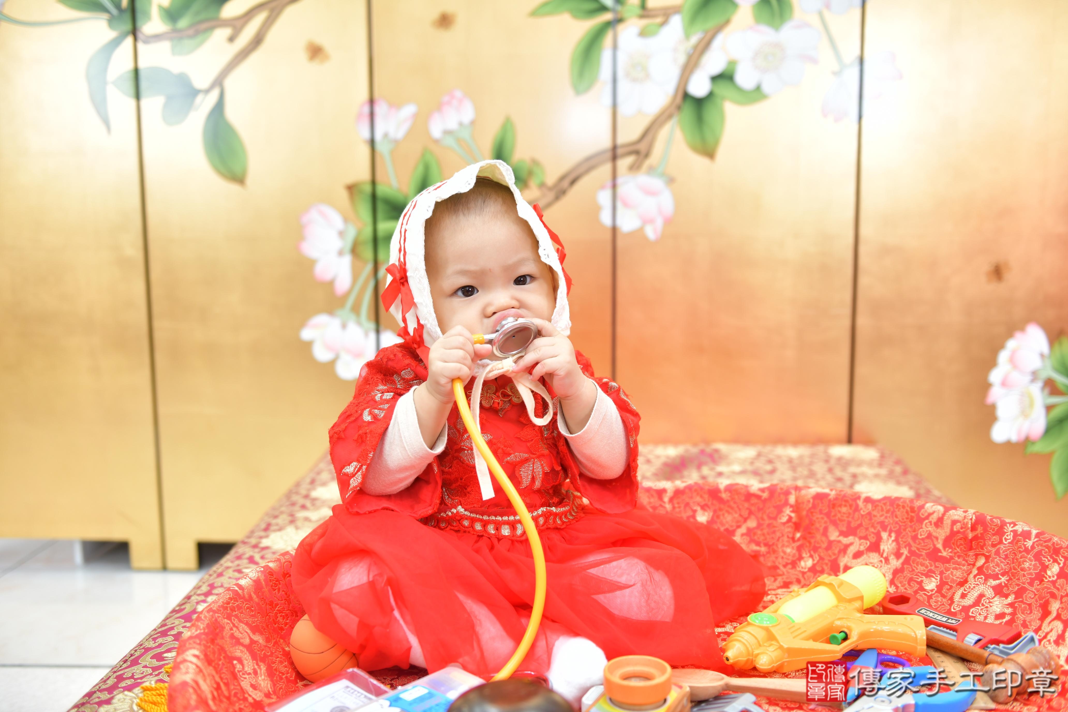 傳家手工印章台中店、抓周、度脺、美式風會場、傳家嬰兒古禮、吉祥話、抓周道具物品24種、拍照。抓周證書。寶寶抓周、滿周歲、生日快樂、祝福 傳家手工印章台中店、抓周、度脺、美式風會場、傳家嬰兒古禮、吉祥話、抓周道具物品24種、拍照。抓周證書。寶寶抓周、滿周歲、生日快樂、祝福