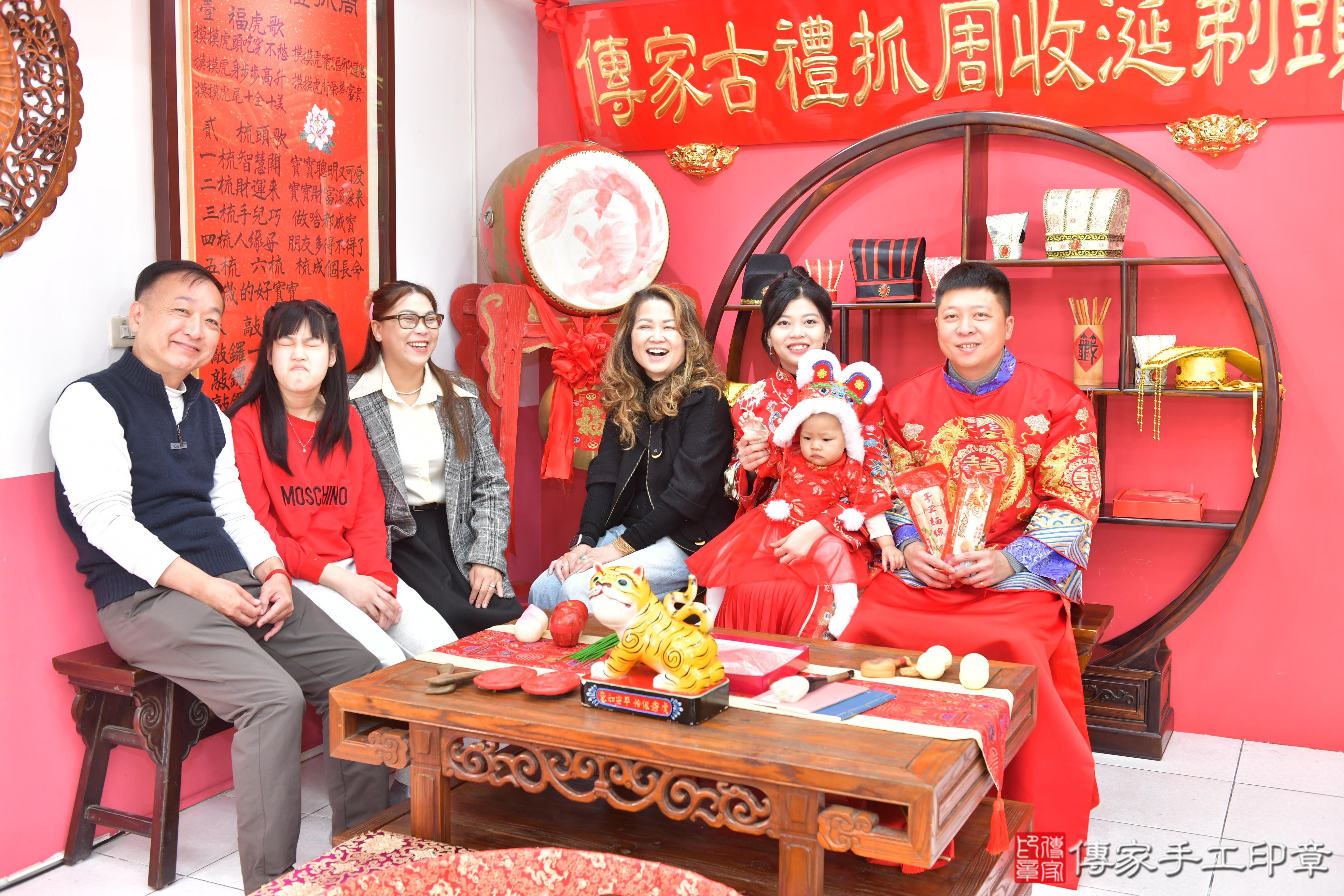 傳家手工印章台中店、抓周、度脺、美式風會場、傳家嬰兒古禮、吉祥話、抓周道具物品24種、拍照。抓周證書。寶寶抓周、滿周歲、生日快樂、祝福 傳家手工印章台中店、抓周、度脺、美式風會場、傳家嬰兒古禮、吉祥話、抓周道具物品24種、拍照。抓周證書。寶寶抓周、滿周歲、生日快樂、祝福