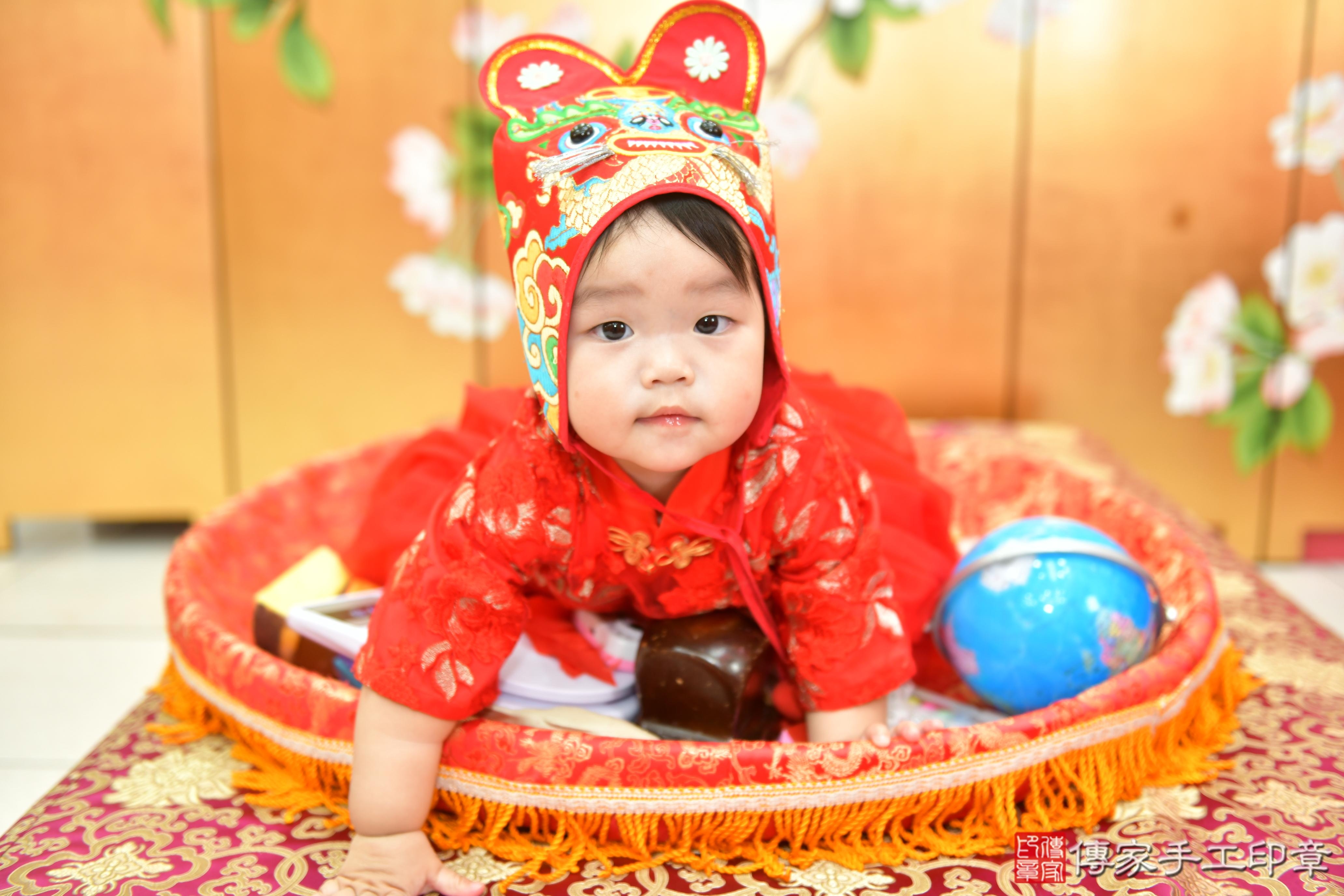 傳家手工印章台中店、抓周、度脺、美式風會場、傳家嬰兒古禮、吉祥話、抓周道具物品24種、拍照。抓周證書。寶寶抓周、滿周歲、生日快樂、祝福