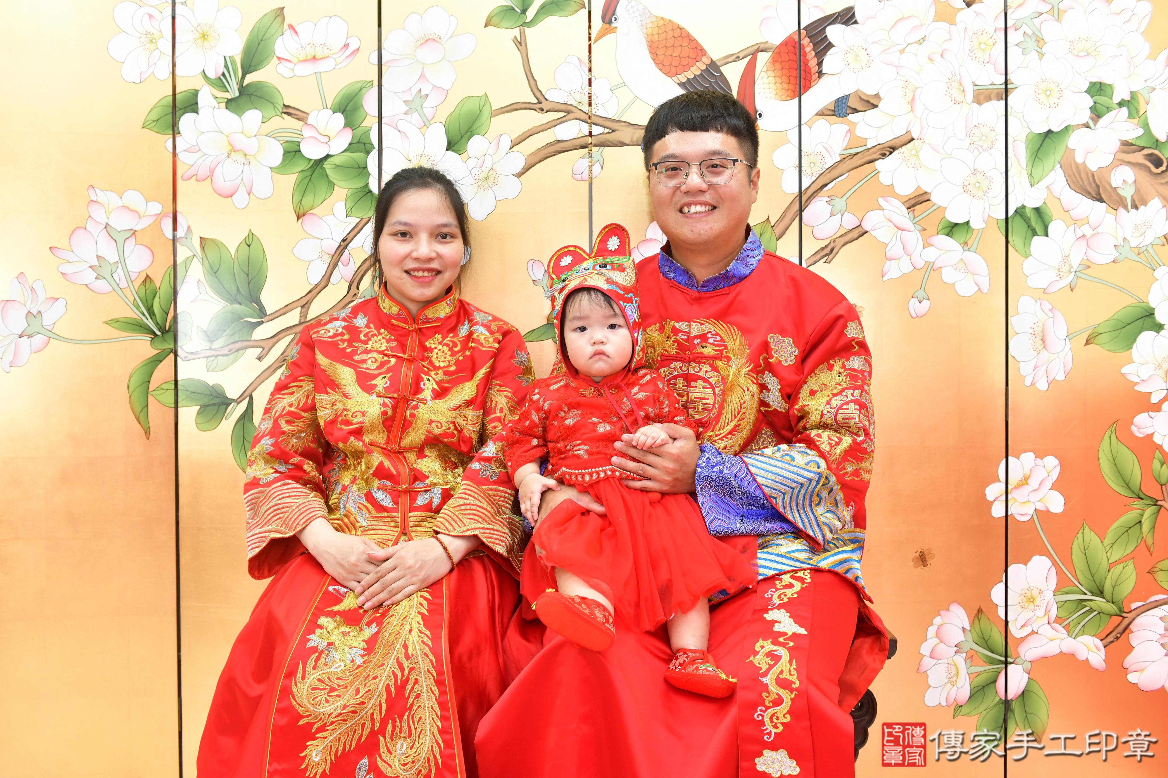 傳家手工印章台中店、抓周、度脺、美式風會場、傳家嬰兒古禮、吉祥話、抓周道具物品24種、拍照。抓周證書。寶寶抓周、滿周歲、生日快樂、祝福