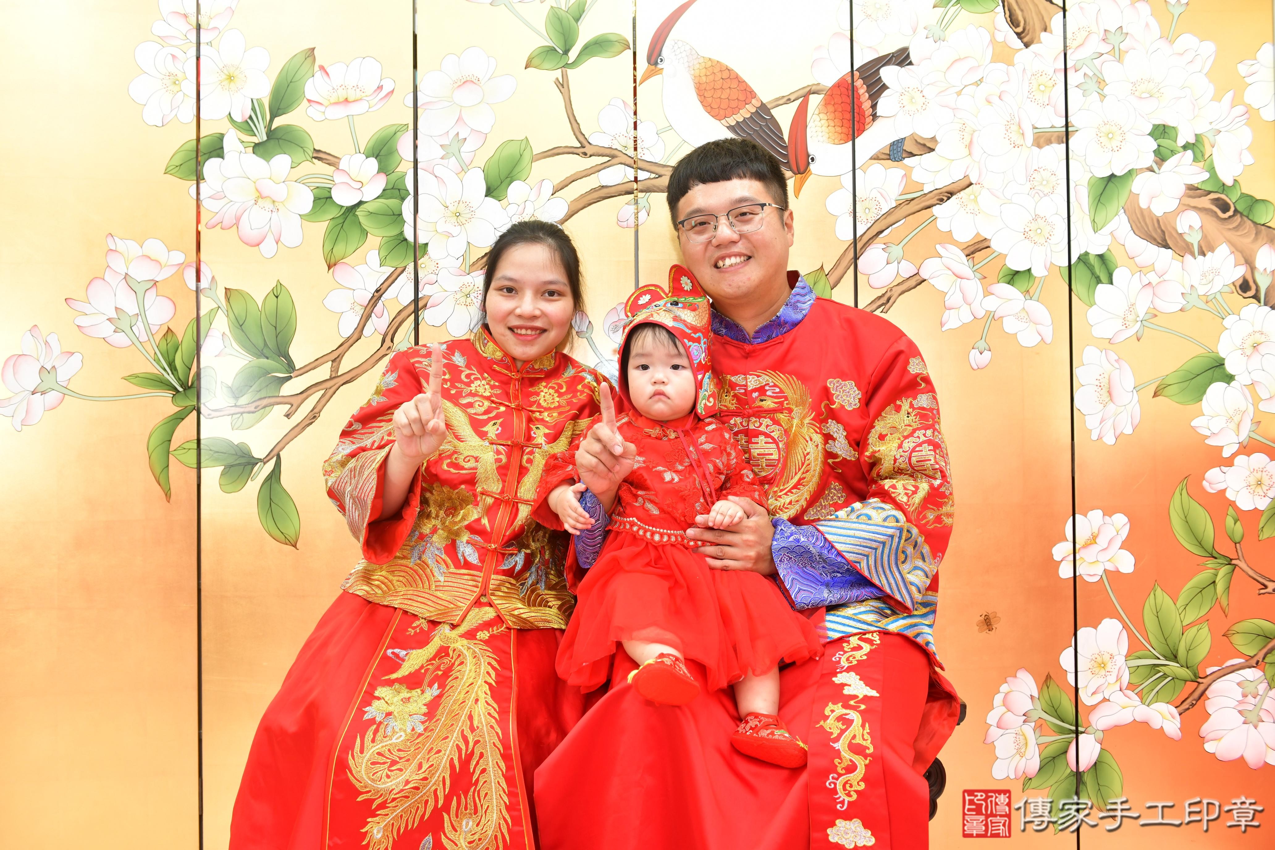 傳家手工印章台中店、抓周、度脺、美式風會場、傳家嬰兒古禮、吉祥話、抓周道具物品24種、拍照。抓周證書。寶寶抓周、滿周歲、生日快樂、祝福