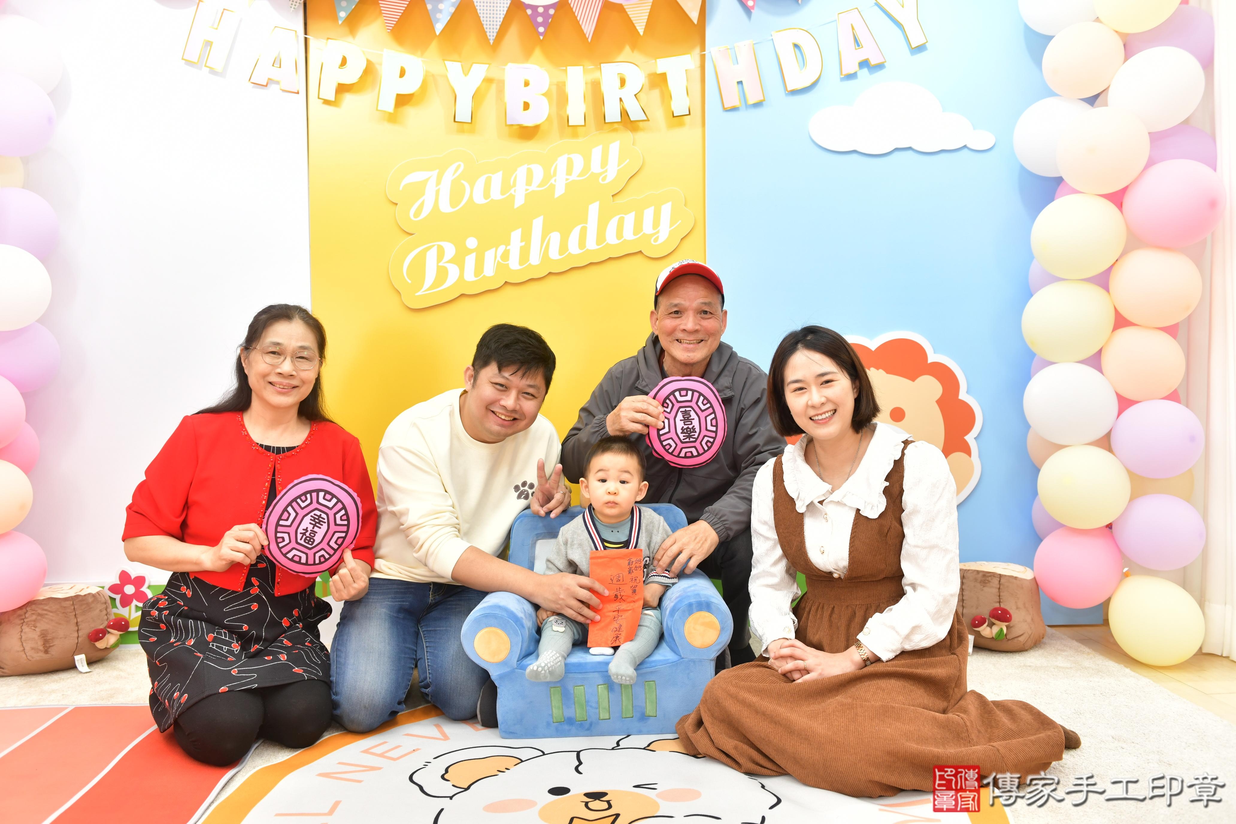 傳家手工印章台中店、抓周、度脺、美式風會場、傳家嬰兒古禮、吉祥話、抓周道具物品24種、拍照。抓周證書。寶寶抓周、滿周歲、生日快樂、祝福