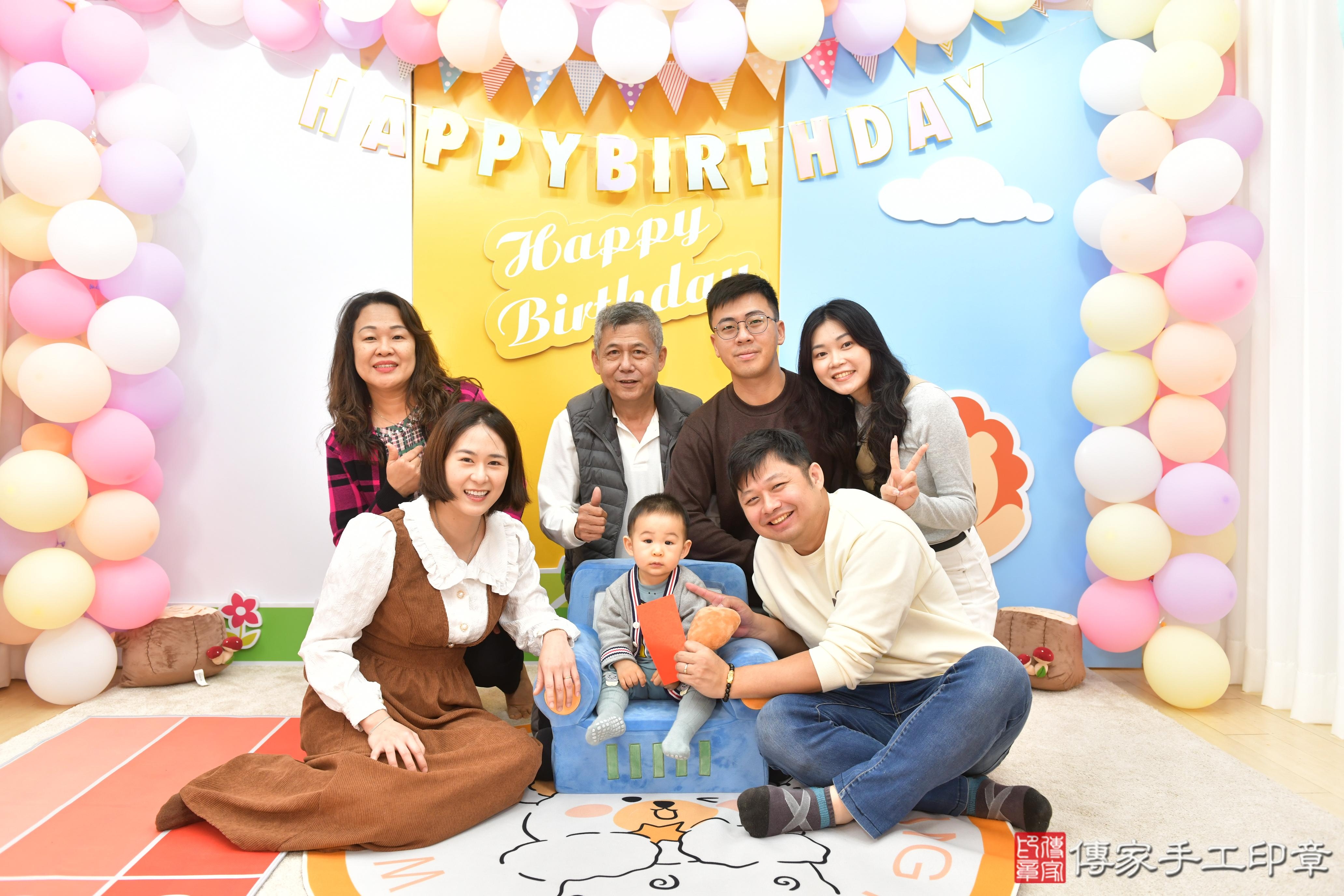 傳家手工印章台中店、抓周、度脺、美式風會場、傳家嬰兒古禮、吉祥話、抓周道具物品24種、拍照。抓周證書。寶寶抓周、滿周歲、生日快樂、祝福