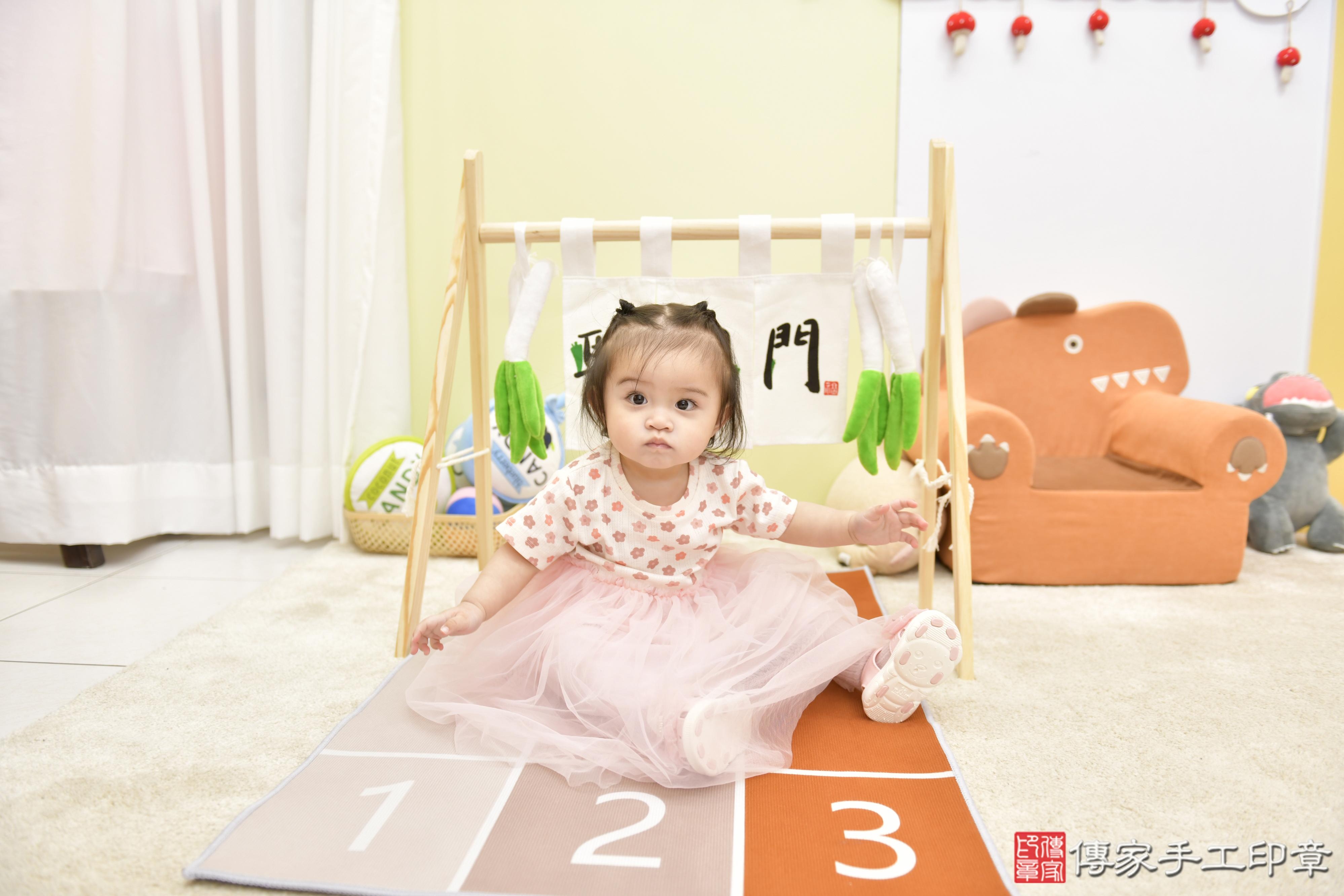 傳家手工印章新竹店、抓周、度脺、美式風會場、傳家嬰兒古禮、吉祥話、抓周道具物品24種、拍照。抓周證書。寶寶抓周、滿周歲、生日快樂、祝福