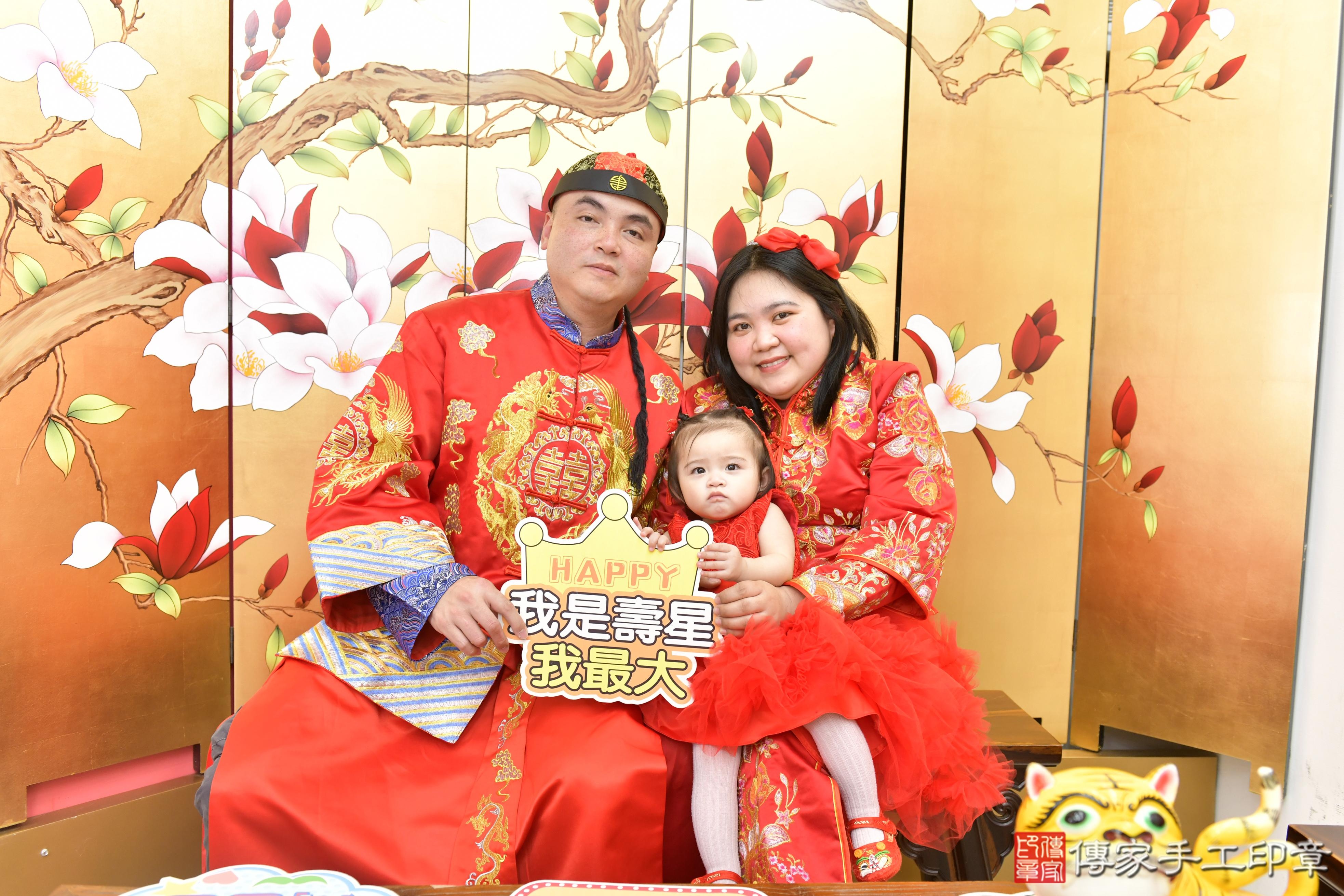 傳家手工印章新竹店、抓周、度脺、美式風會場、傳家嬰兒古禮、吉祥話、抓周道具物品24種、拍照。抓周證書。寶寶抓周、滿周歲、生日快樂、祝福