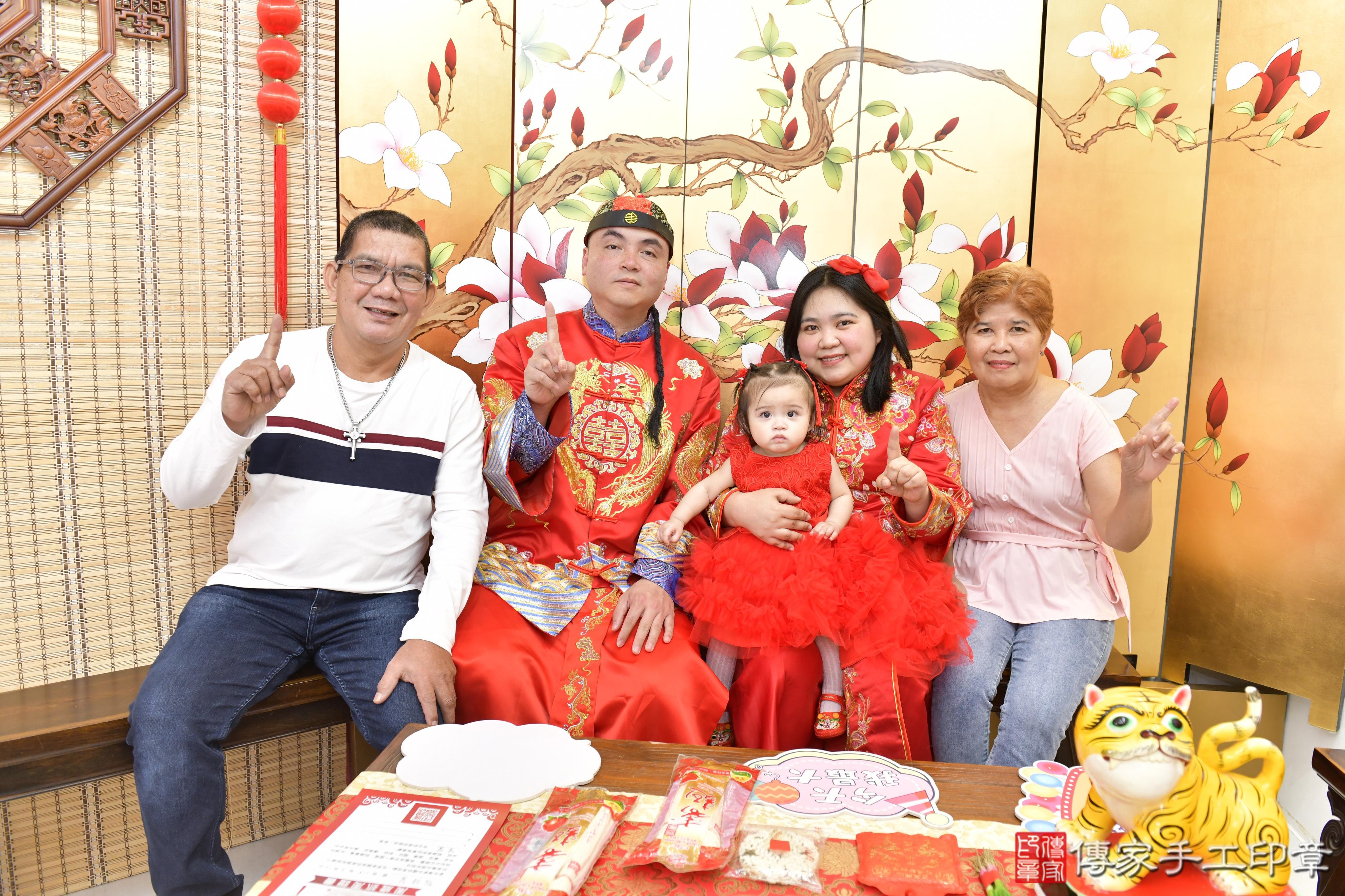 傳家手工印章新竹店、抓周、度脺、美式風會場、傳家嬰兒古禮、吉祥話、抓周道具物品24種、拍照。抓周證書。寶寶抓周、滿周歲、生日快樂、祝福