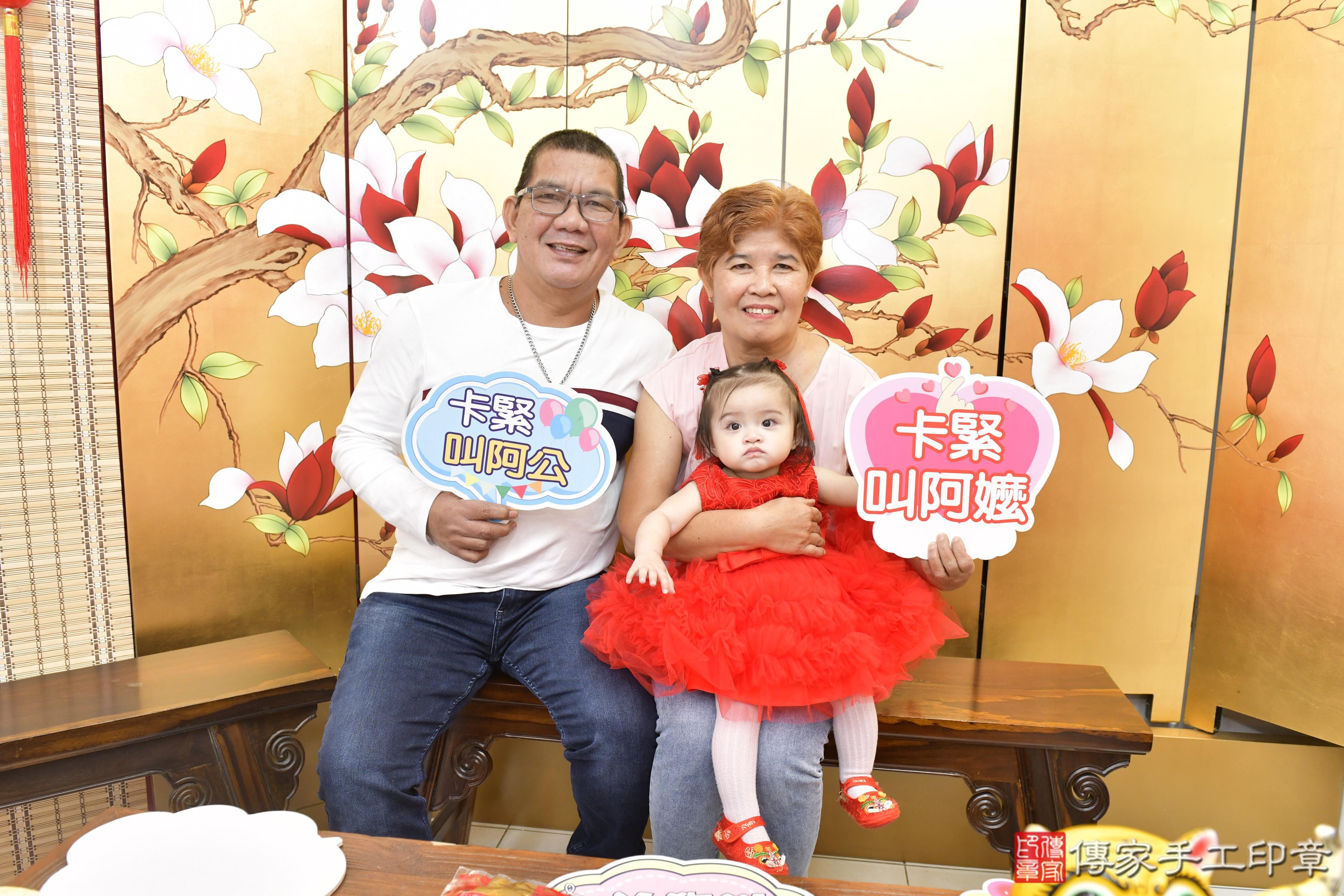 傳家手工印章新竹店、抓周、度脺、美式風會場、傳家嬰兒古禮、吉祥話、抓周道具物品24種、拍照。抓周證書。寶寶抓周、滿周歲、生日快樂、祝福