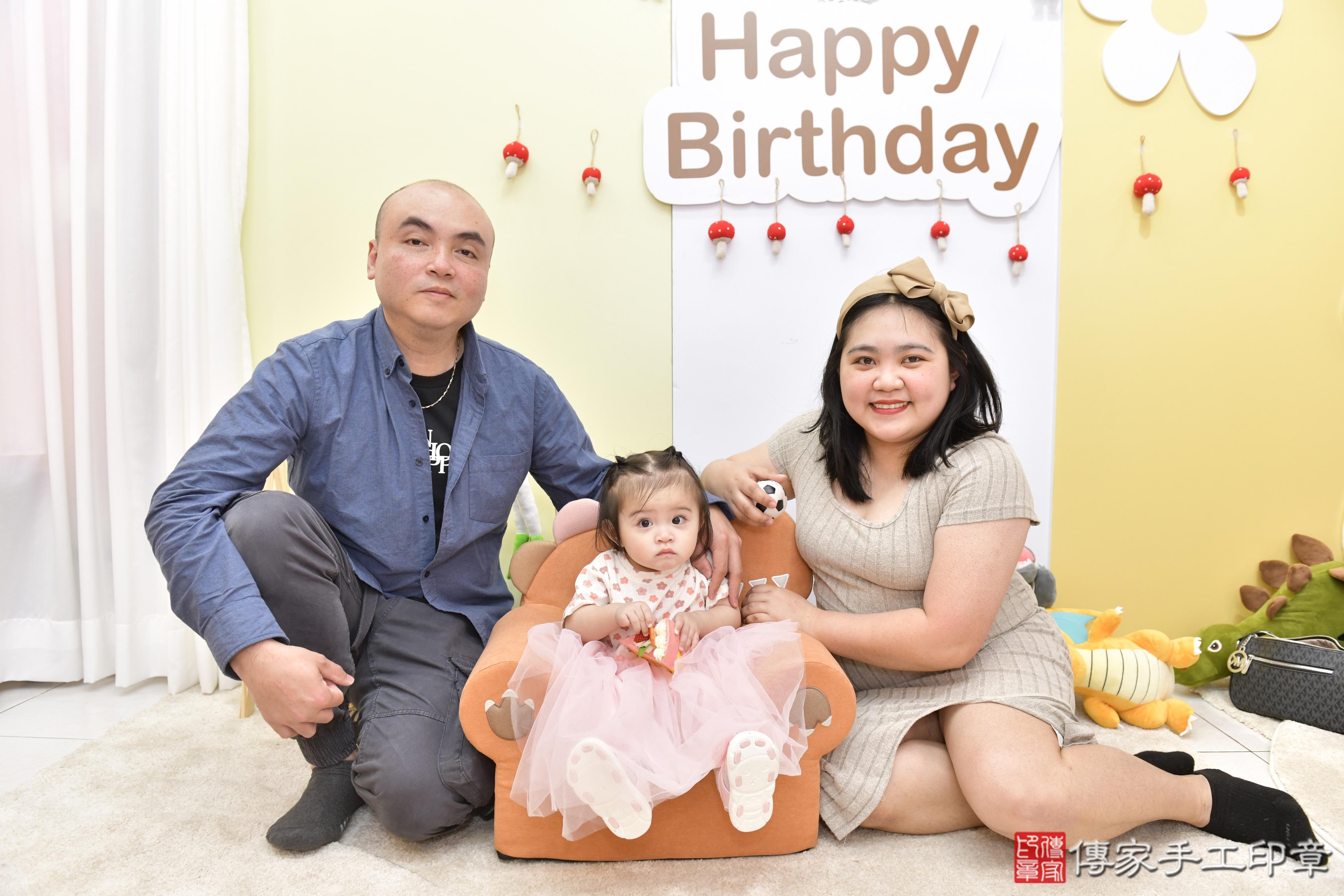 傳家手工印章新竹店、抓周、度脺、美式風會場、傳家嬰兒古禮、吉祥話、抓周道具物品24種、拍照。抓周證書。寶寶抓周、滿周歲、生日快樂、祝福