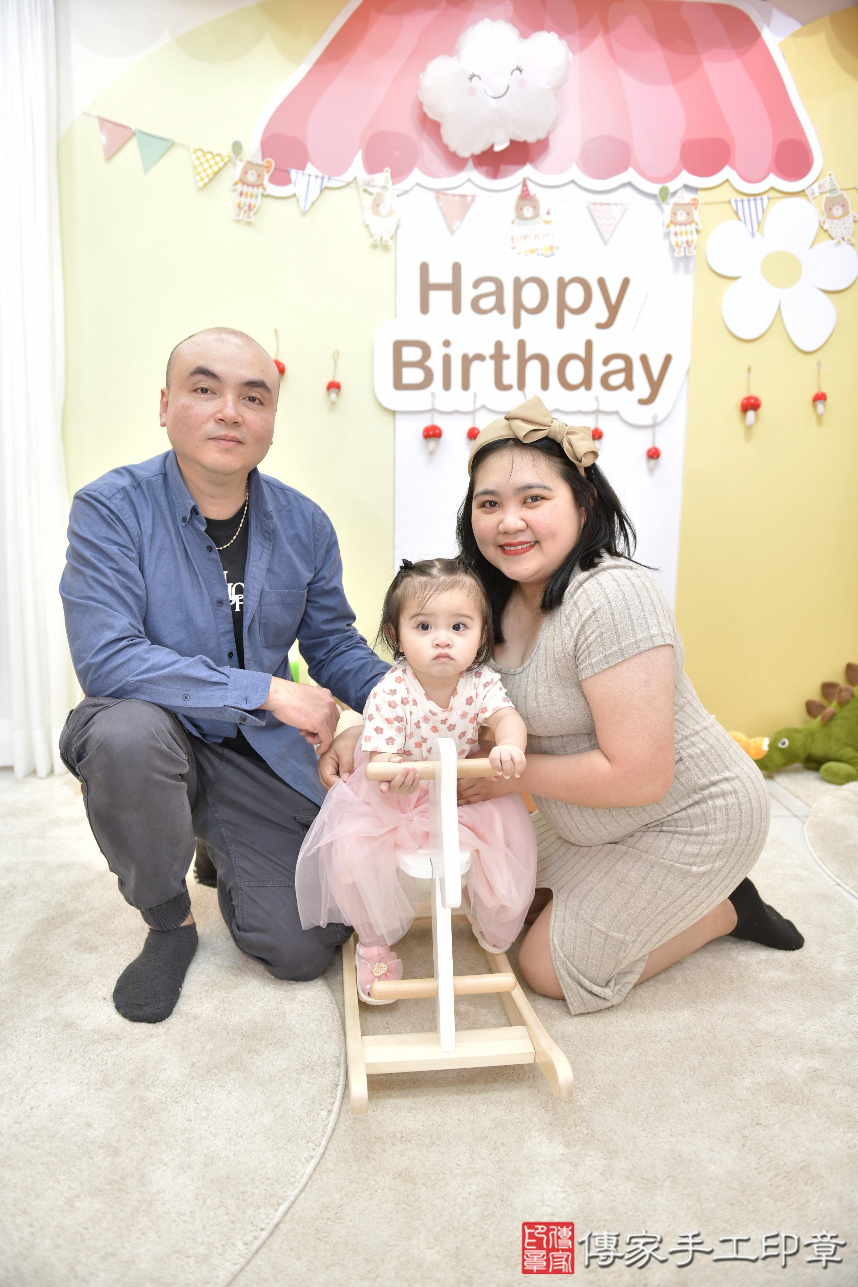 傳家手工印章新竹店、抓周、度脺、美式風會場、傳家嬰兒古禮、吉祥話、抓周道具物品24種、拍照。抓周證書。寶寶抓周、滿周歲、生日快樂、祝福