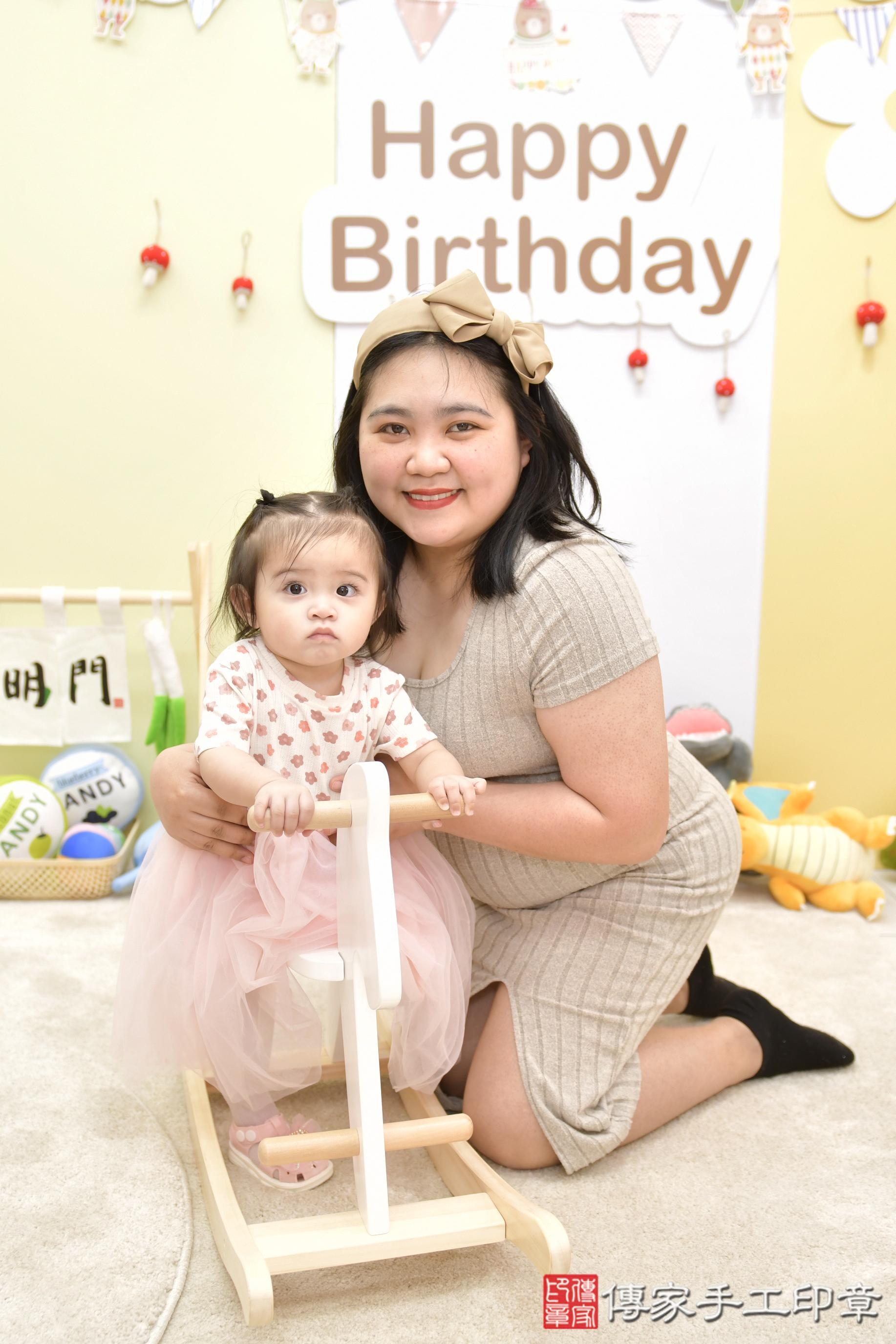 傳家手工印章新竹店、抓周、度脺、美式風會場、傳家嬰兒古禮、吉祥話、抓周道具物品24種、拍照。抓周證書。寶寶抓周、滿周歲、生日快樂、祝福