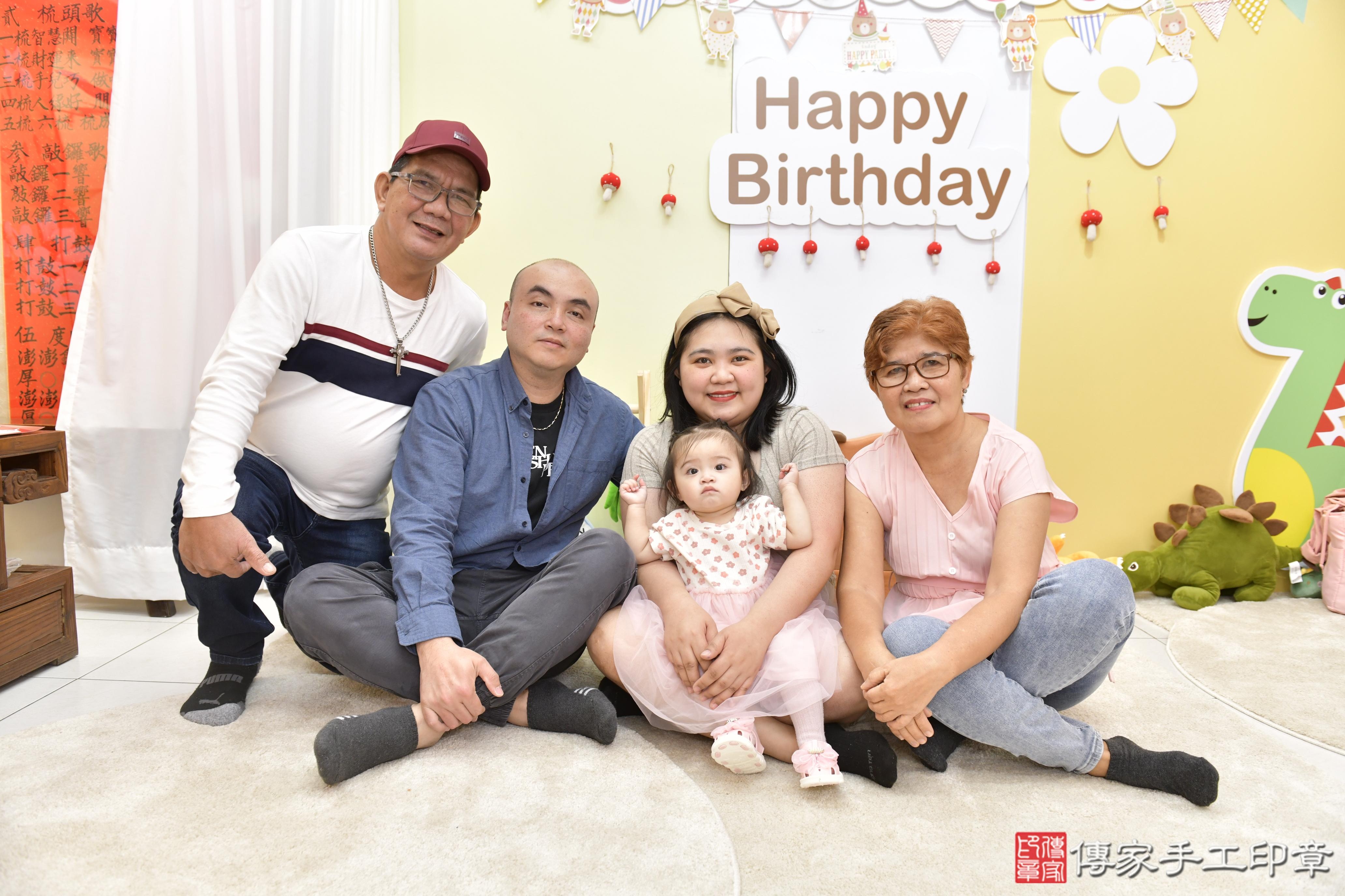 傳家手工印章新竹店、抓周、度脺、美式風會場、傳家嬰兒古禮、吉祥話、抓周道具物品24種、拍照。抓周證書。寶寶抓周、滿周歲、生日快樂、祝福
