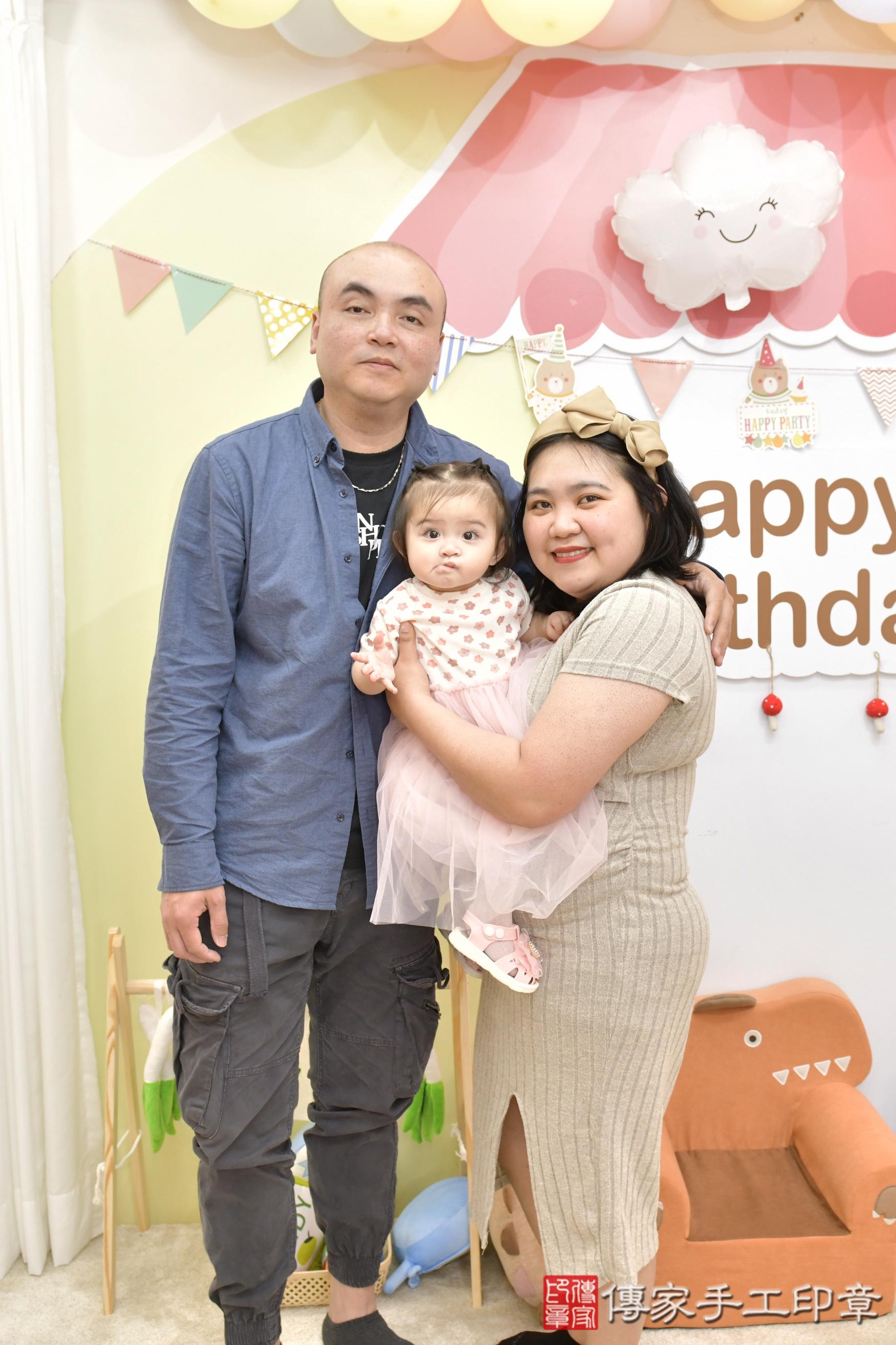 傳家手工印章新竹店、抓周、度脺、美式風會場、傳家嬰兒古禮、吉祥話、抓周道具物品24種、拍照。抓周證書。寶寶抓周、滿周歲、生日快樂、祝福