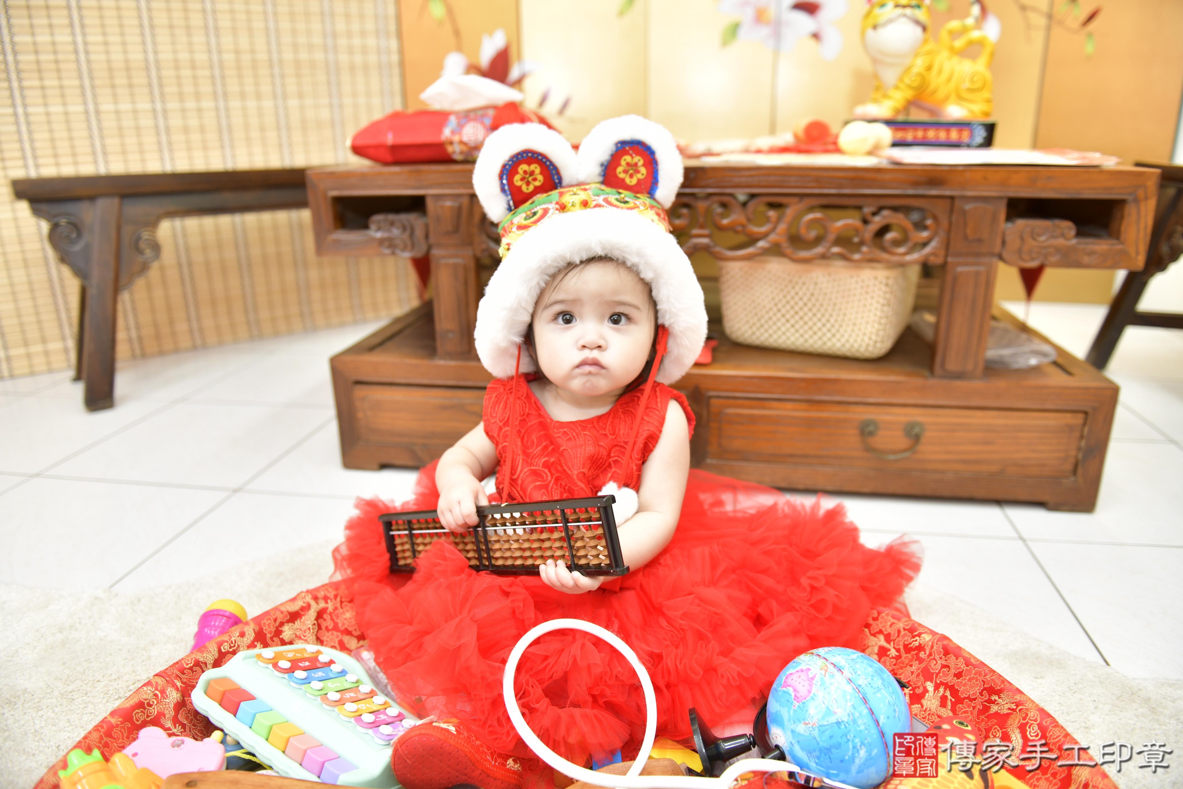 傳家手工印章新竹店、抓周、度脺、美式風會場、傳家嬰兒古禮、吉祥話、抓周道具物品24種、拍照。抓周證書。寶寶抓周、滿周歲、生日快樂、祝福