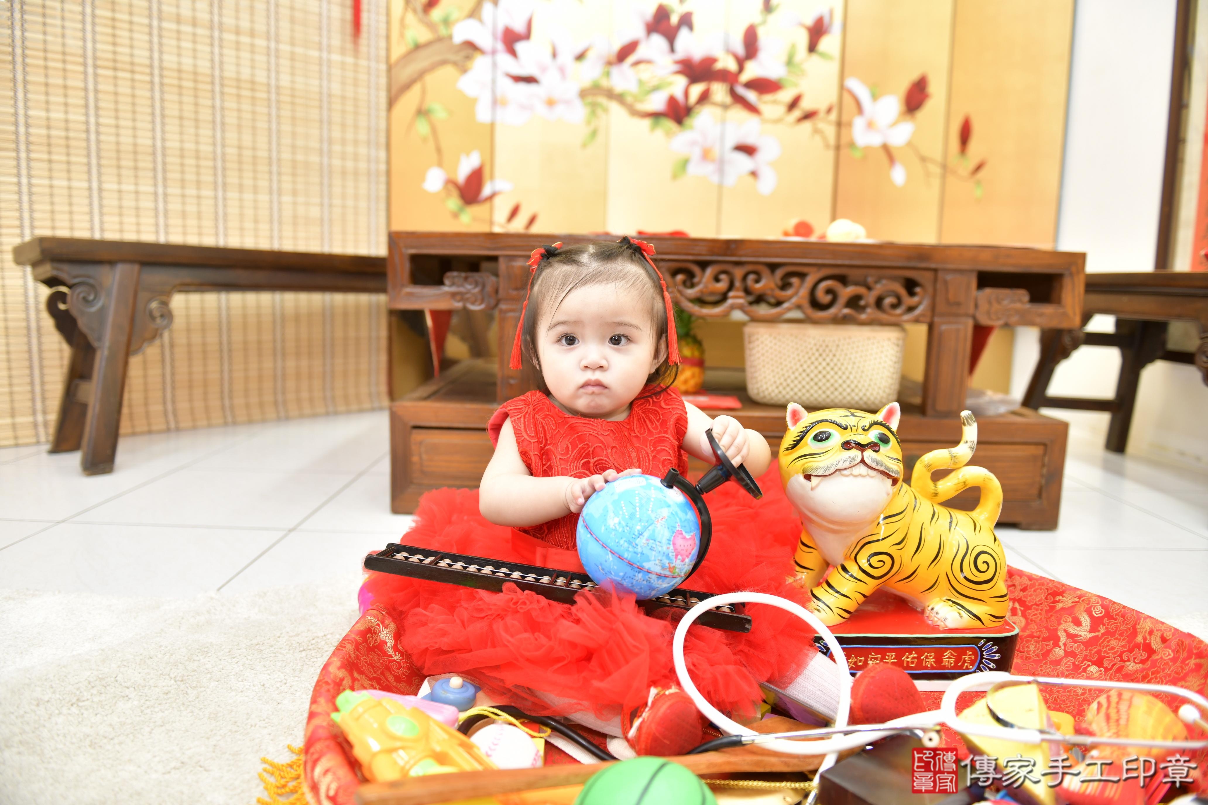傳家手工印章新竹店、抓周、度脺、美式風會場、傳家嬰兒古禮、吉祥話、抓周道具物品24種、拍照。抓周證書。寶寶抓周、滿周歲、生日快樂、祝福