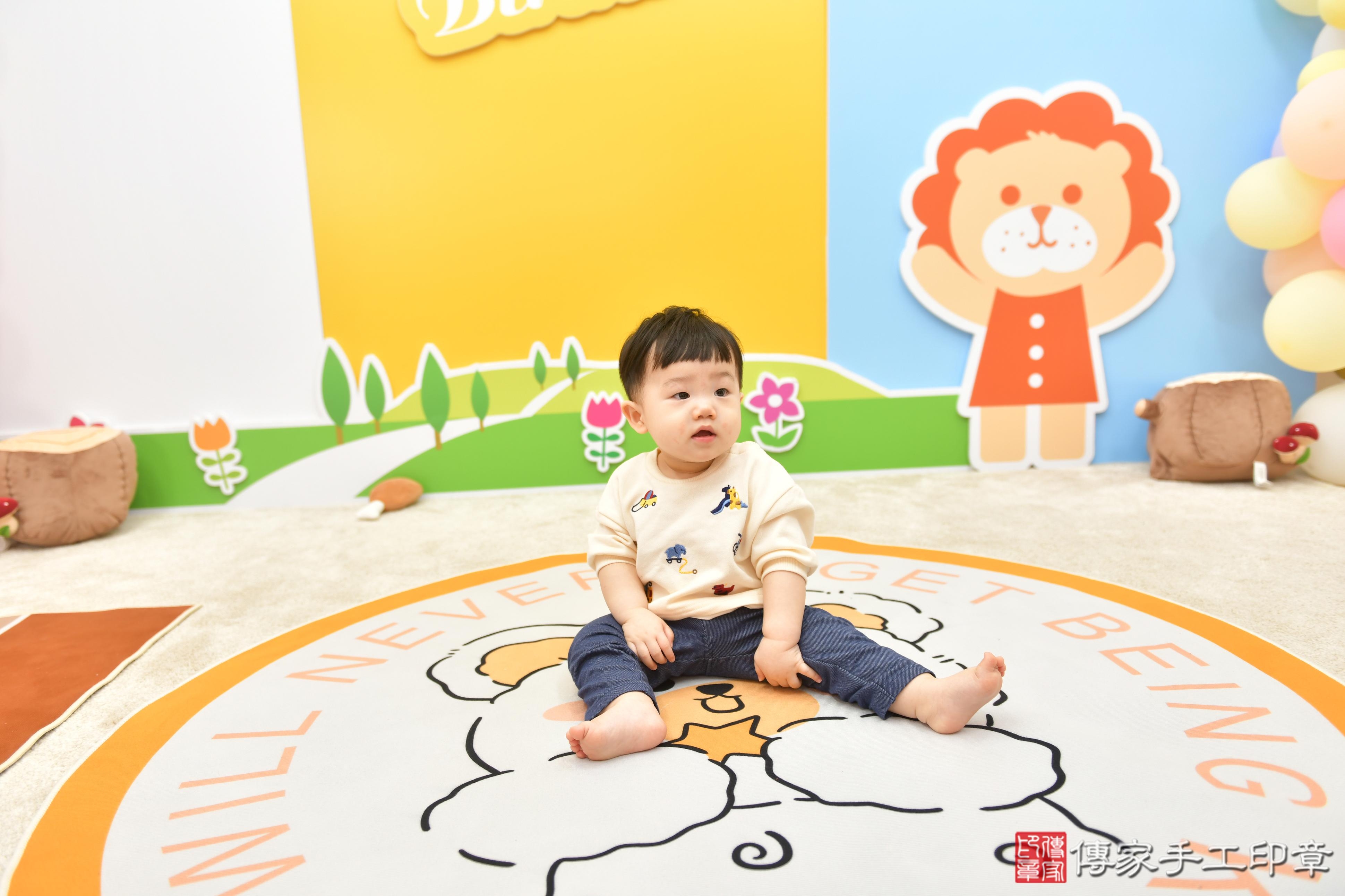 傳家手工印章台中店、抓周、度脺、美式風會場、傳家嬰兒古禮、吉祥話、抓周道具物品24種、拍照。抓周證書。寶寶抓周、滿周歲、生日快樂、祝福