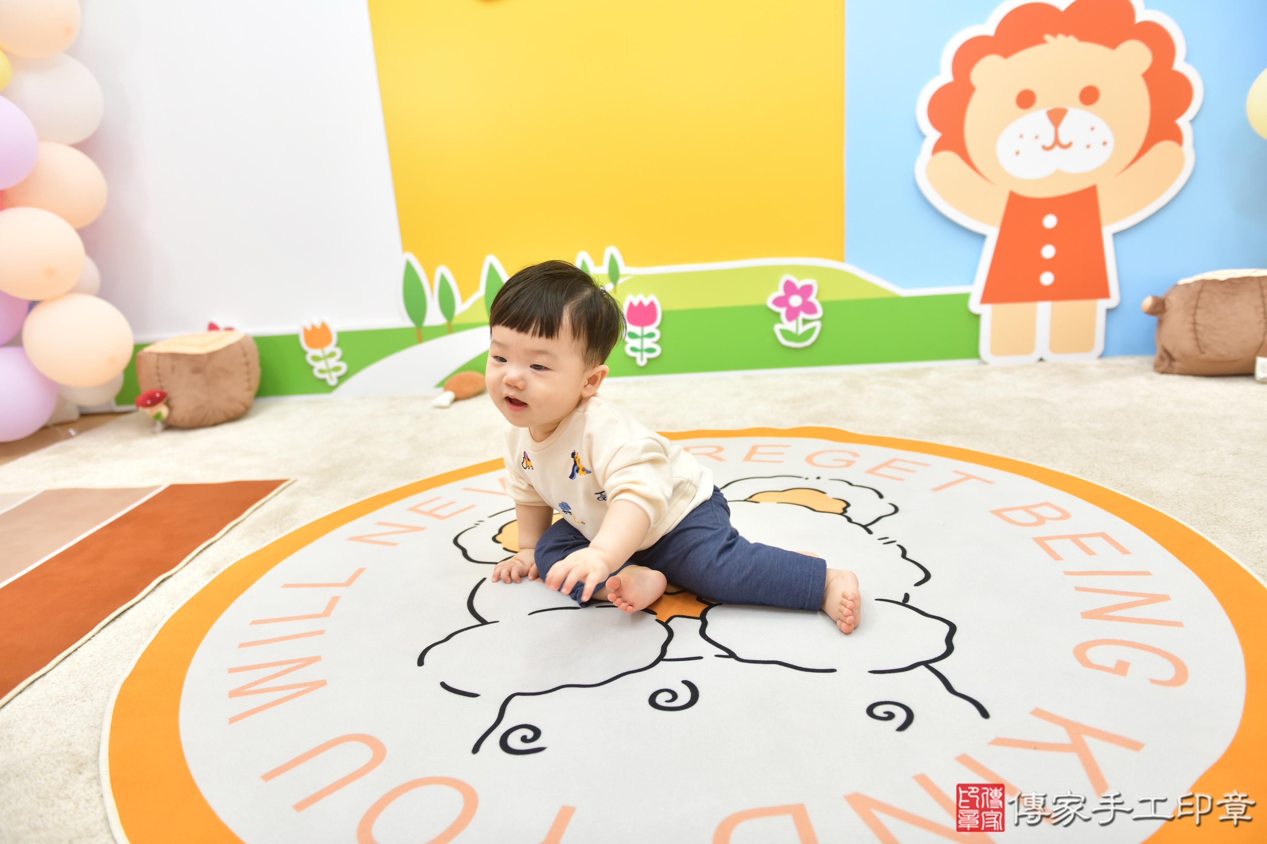 傳家手工印章台中店、抓周、度脺、美式風會場、傳家嬰兒古禮、吉祥話、抓周道具物品24種、拍照。抓周證書。寶寶抓周、滿周歲、生日快樂、祝福