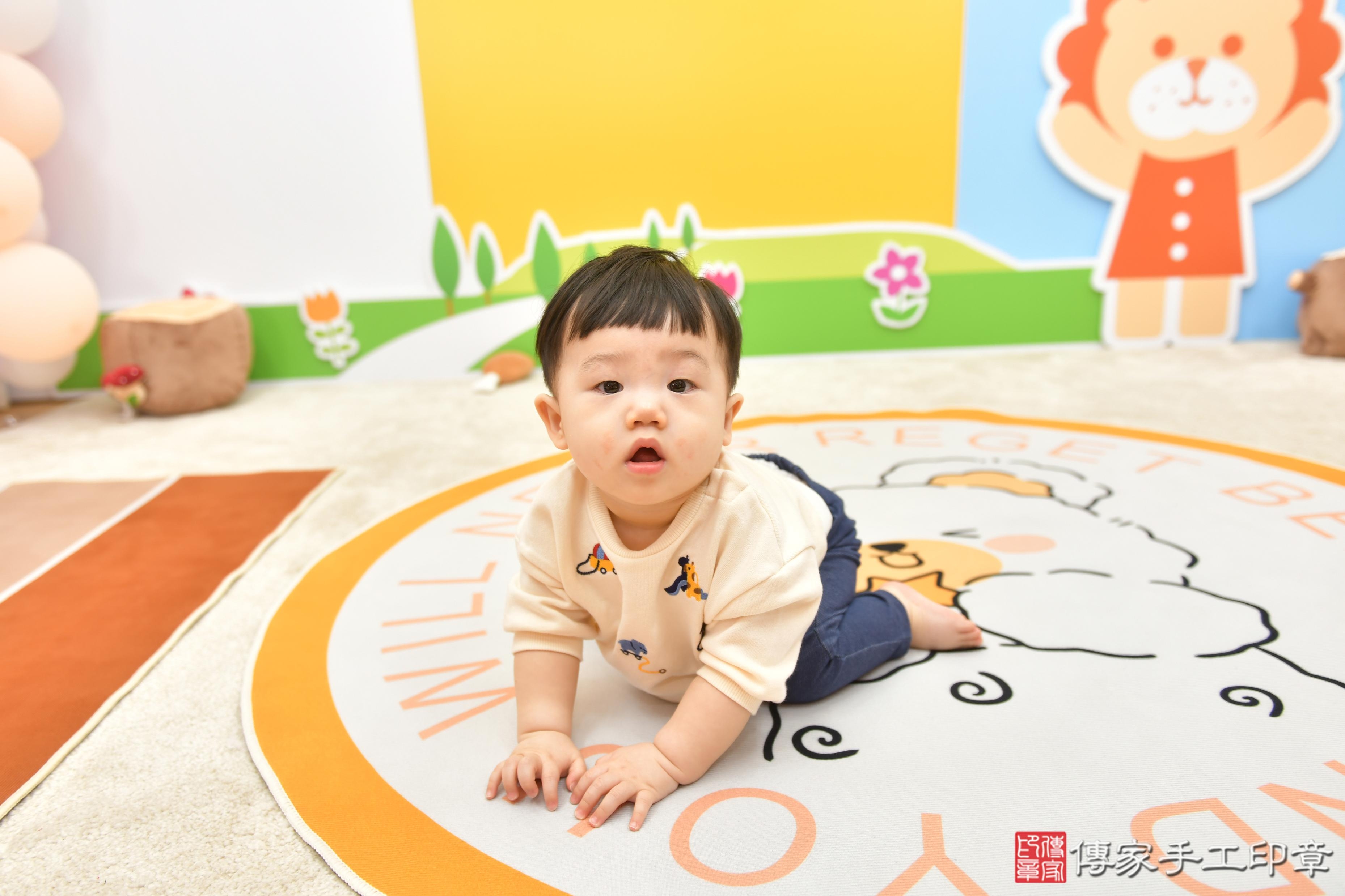 傳家手工印章台中店、抓周、度脺、美式風會場、傳家嬰兒古禮、吉祥話、抓周道具物品24種、拍照。抓周證書。寶寶抓周、滿周歲、生日快樂、祝福