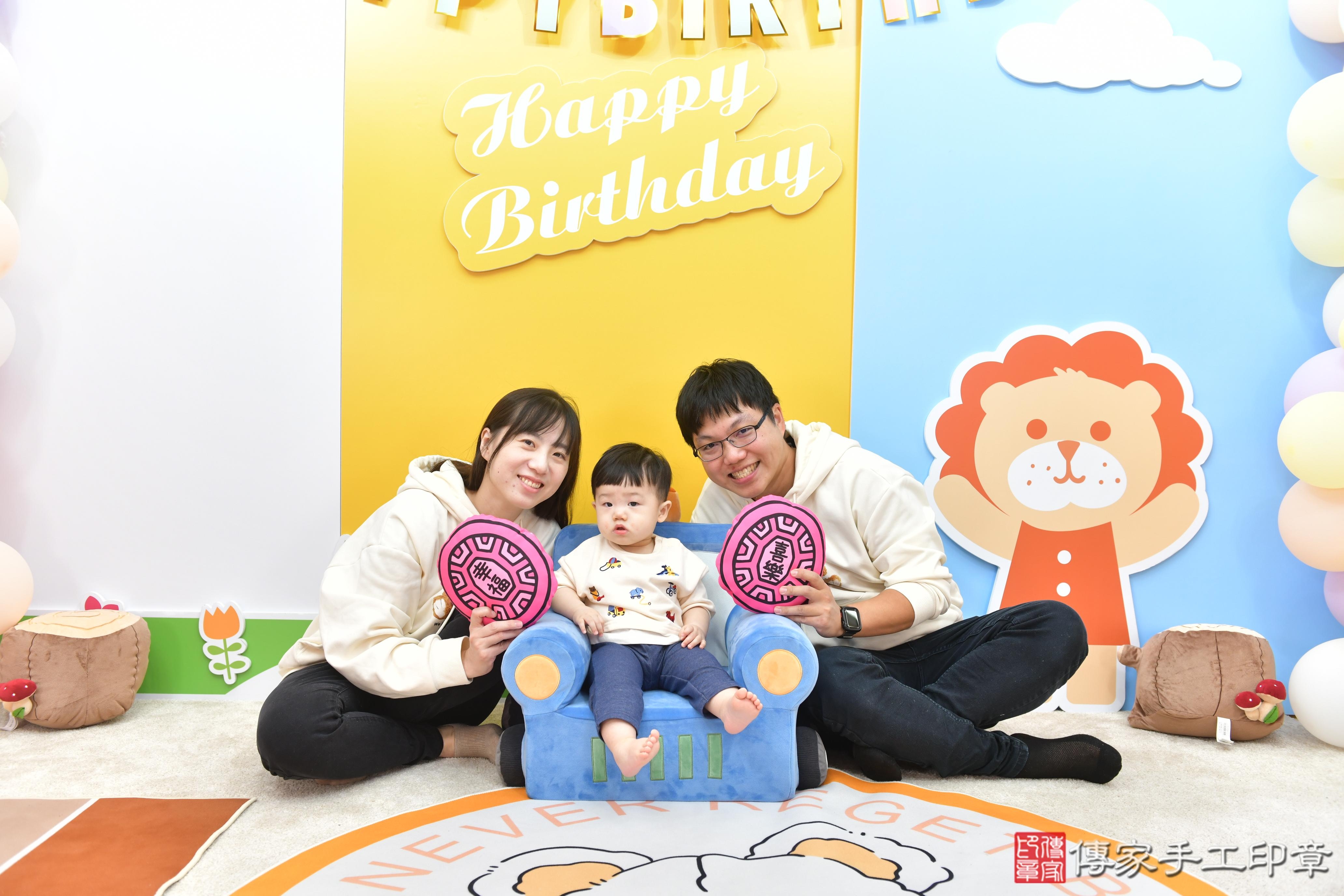 傳家手工印章台中店、抓周、度脺、美式風會場、傳家嬰兒古禮、吉祥話、抓周道具物品24種、拍照。抓周證書。寶寶抓周、滿周歲、生日快樂、祝福