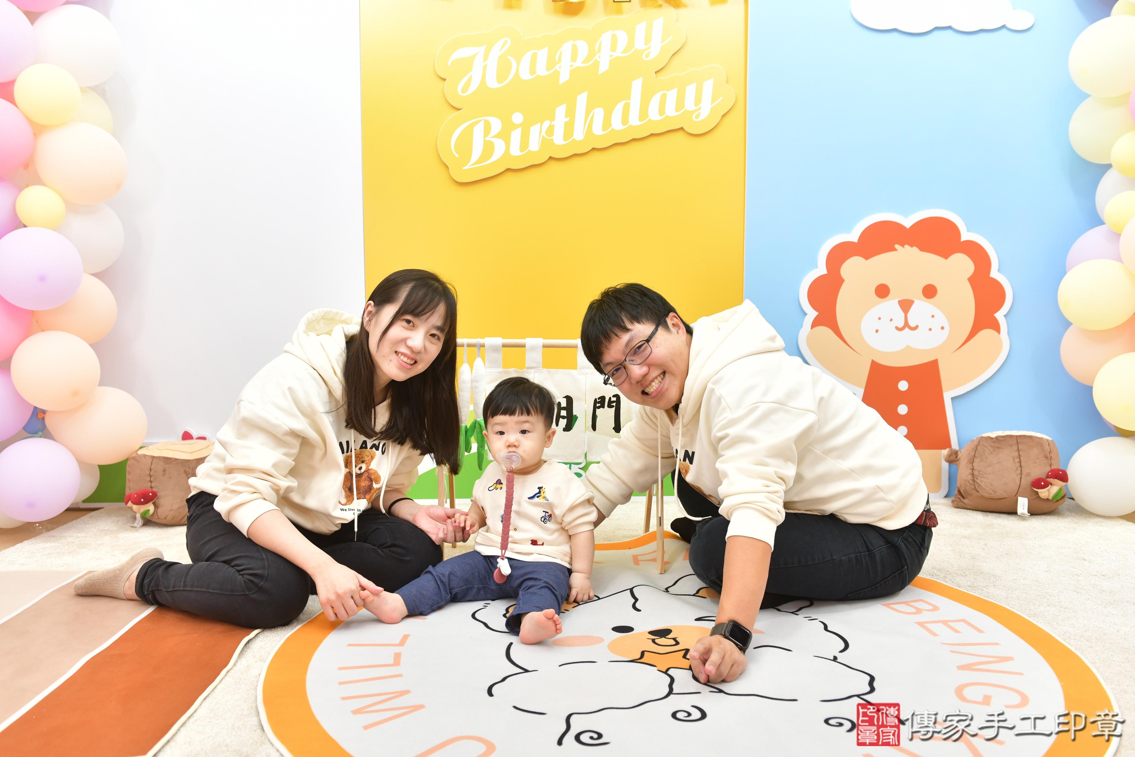 傳家手工印章台中店、抓周、度脺、美式風會場、傳家嬰兒古禮、吉祥話、抓周道具物品24種、拍照。抓周證書。寶寶抓周、滿周歲、生日快樂、祝福